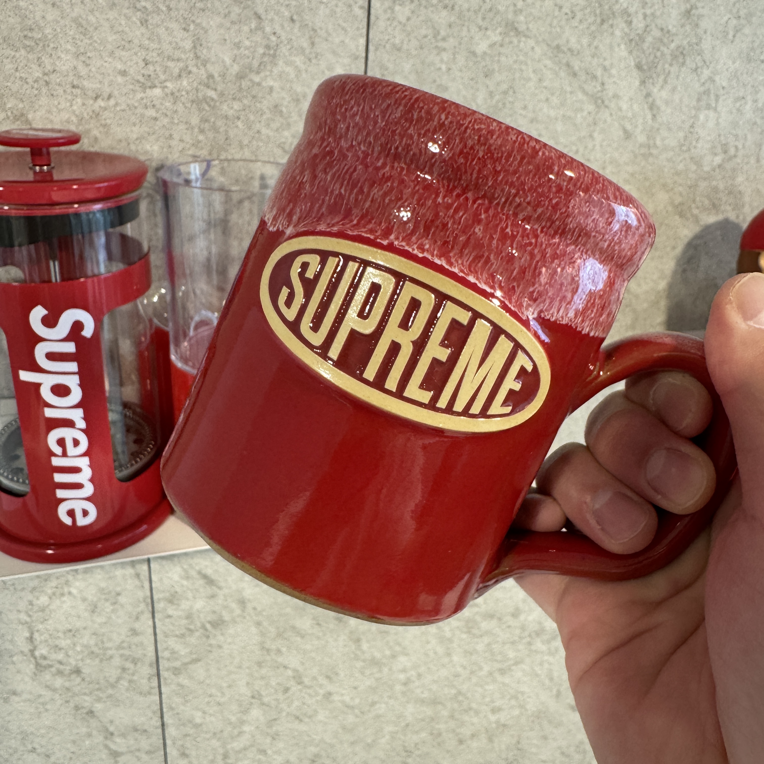 Supreme x Deneen Camper Mug Red - 25SS 착용 스타일 - 2