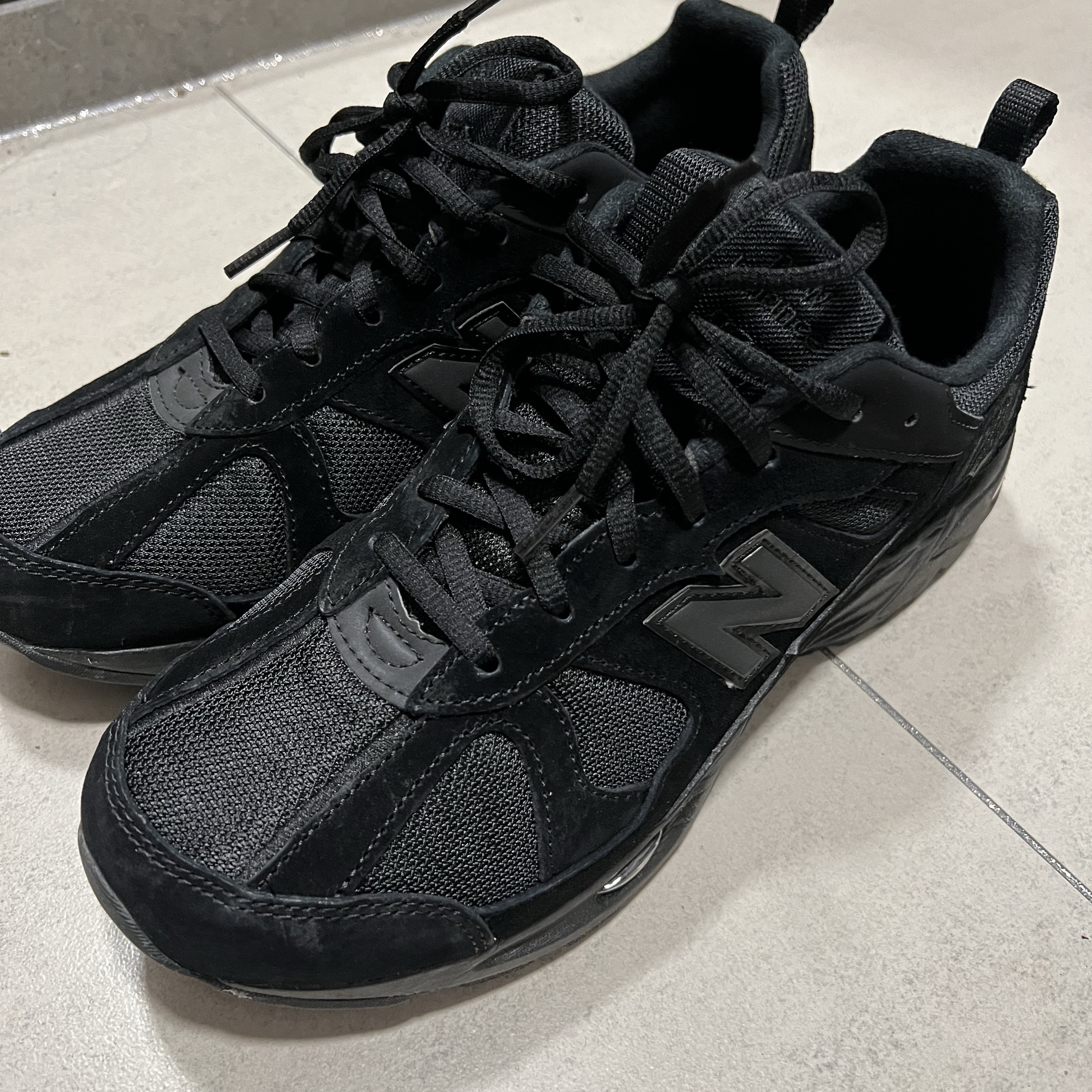 New Balance 878 Triple Black 착용 스타일