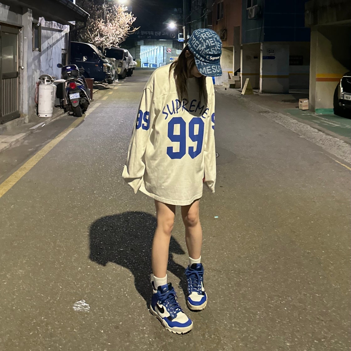 슈프림 99 롱슬리브 풋볼 탑 스톤 - 24SS | Supreme | KREAM 슈프림 99 롱슬리브 풋볼 탑 스톤 - 24SS | Supreme | KREAM