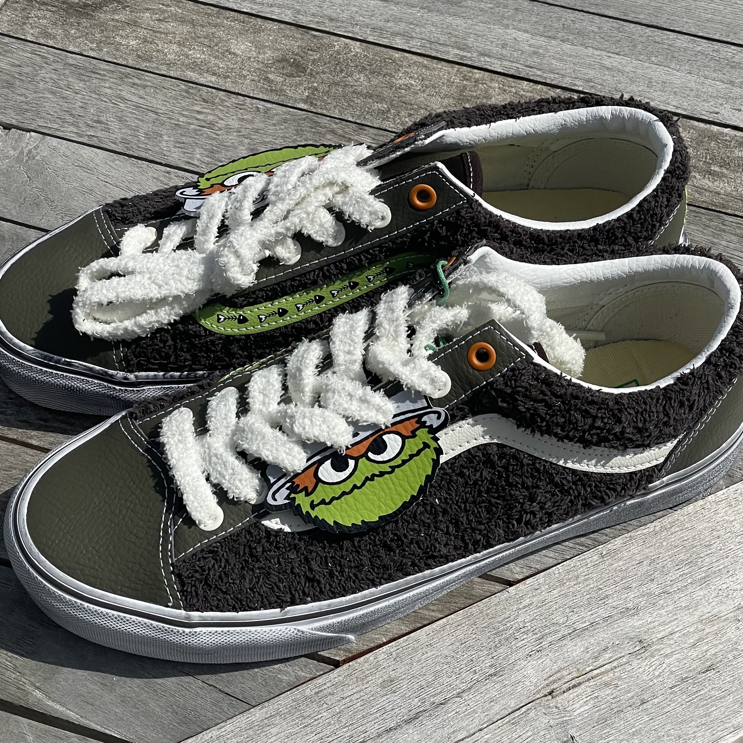 Vans x Sesame Street Old Skool Overt CC Blue Black, Vans x Sesame Street Old Skool Natural 착용 스타일