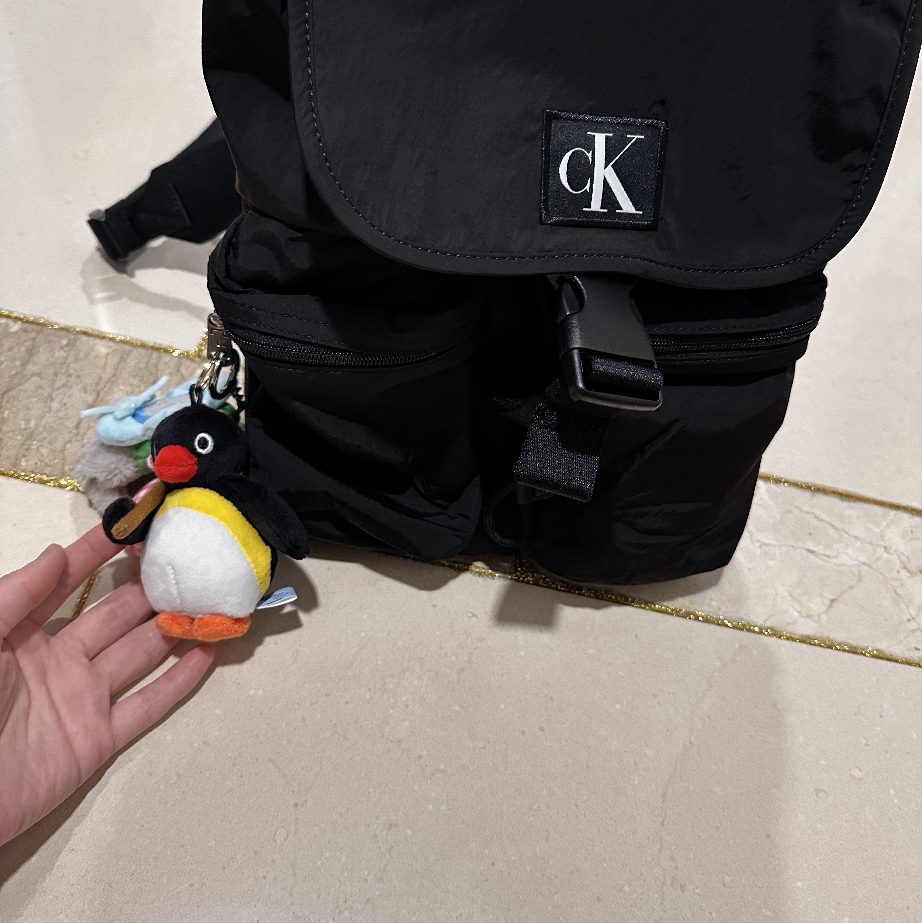 Pingu Bottari Keyring, Calvin Klein CKJ City Nylon Backpack Black 착용 스타일