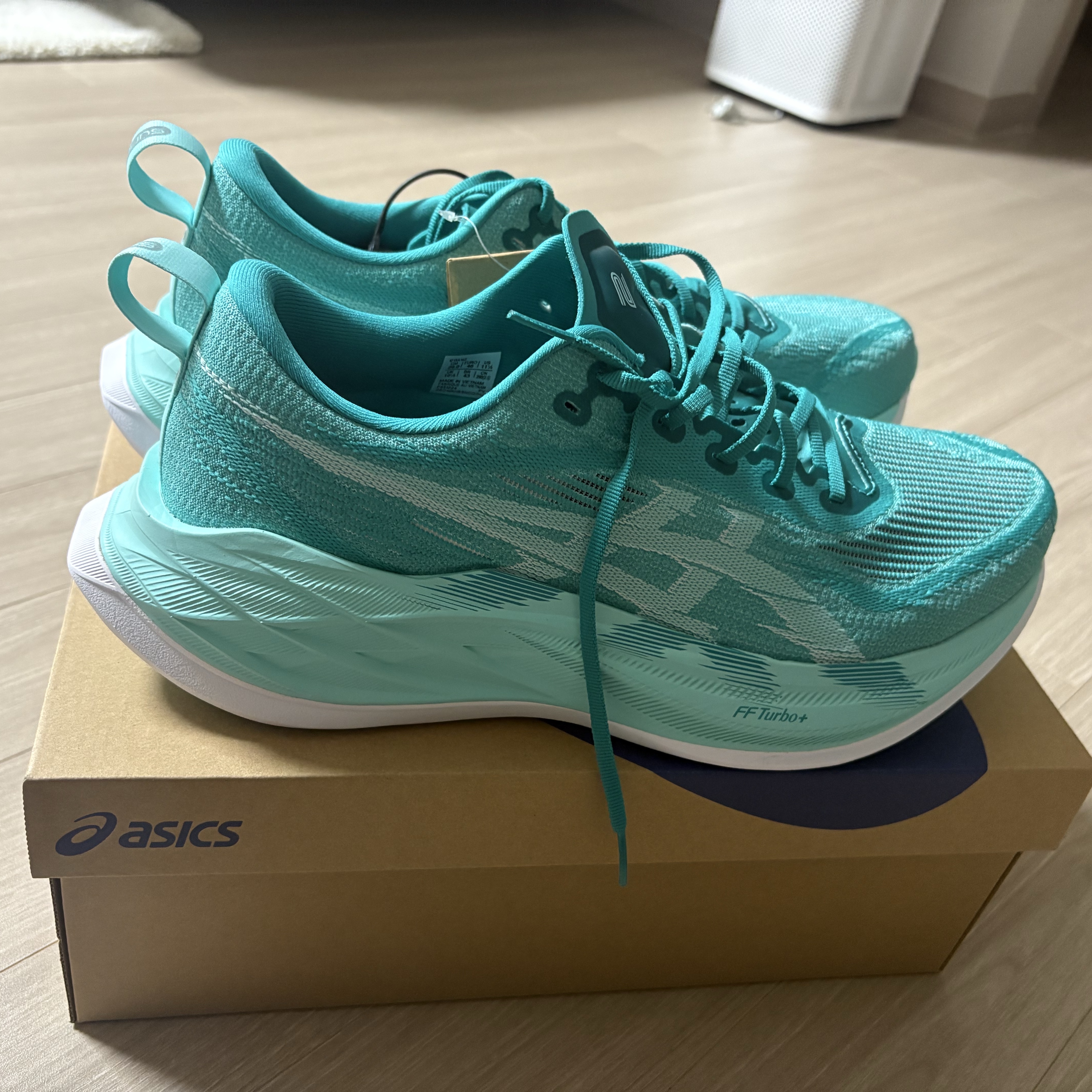 Asics Superblast 2 Wave Teal Illuminate Mint 착용 스타일