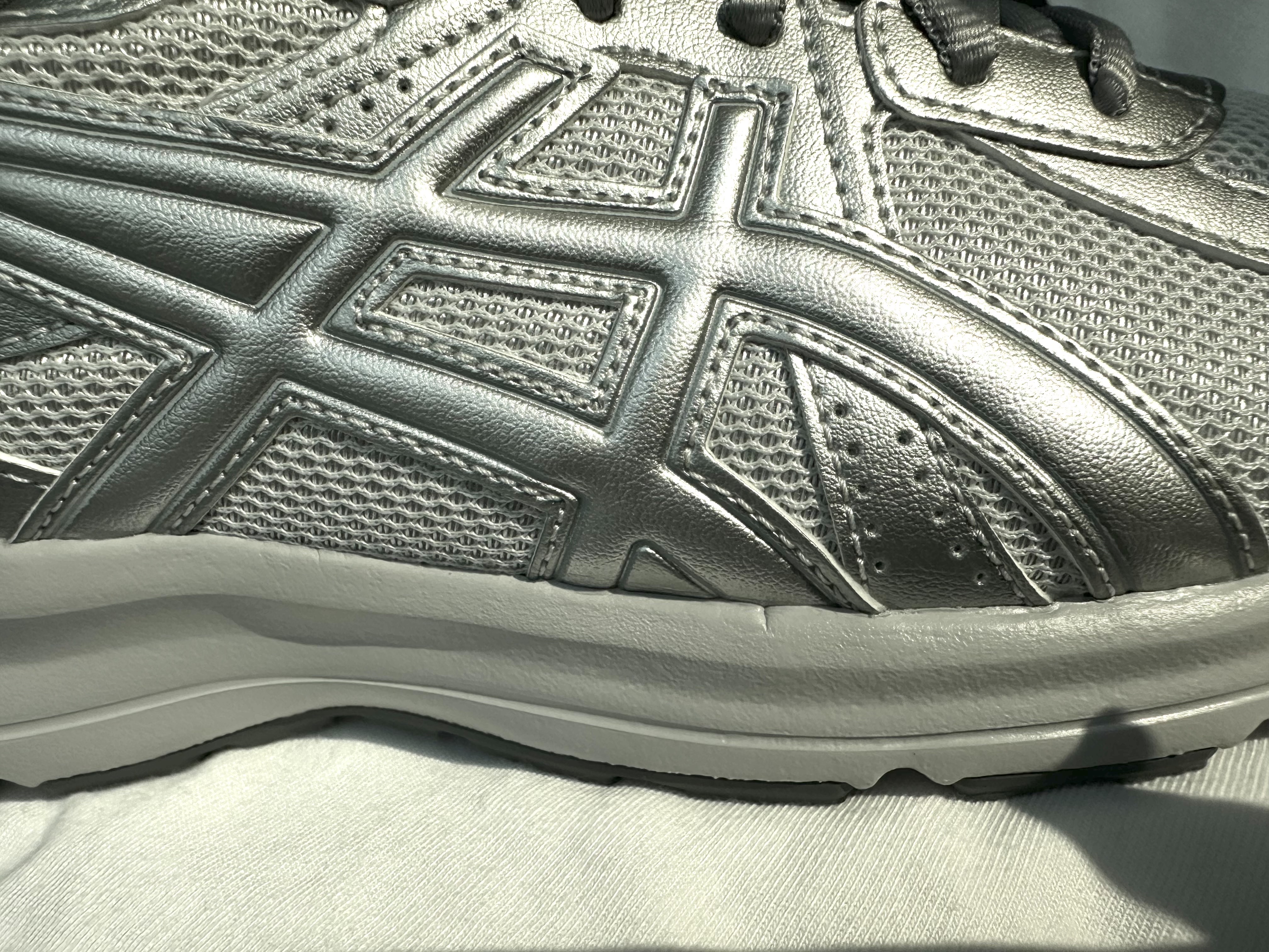 Asics Jog 100 S SMU Glacier Grey Pure Silver - 2E Wide 착용 스타일