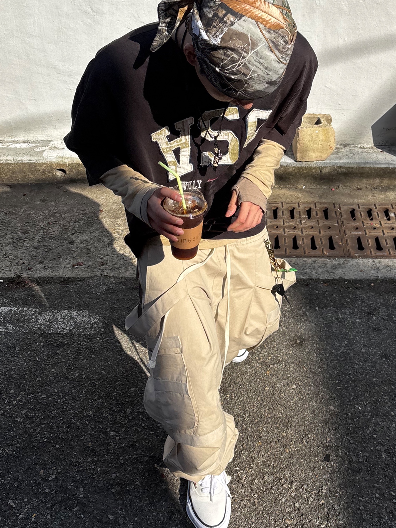 Maison Mihara Yasuhiro Baker OG Sole Canvas Low Cut Sneakers White, Wapworks Hard Knocks Cargo Pants Dune 착용 스타일 - 2