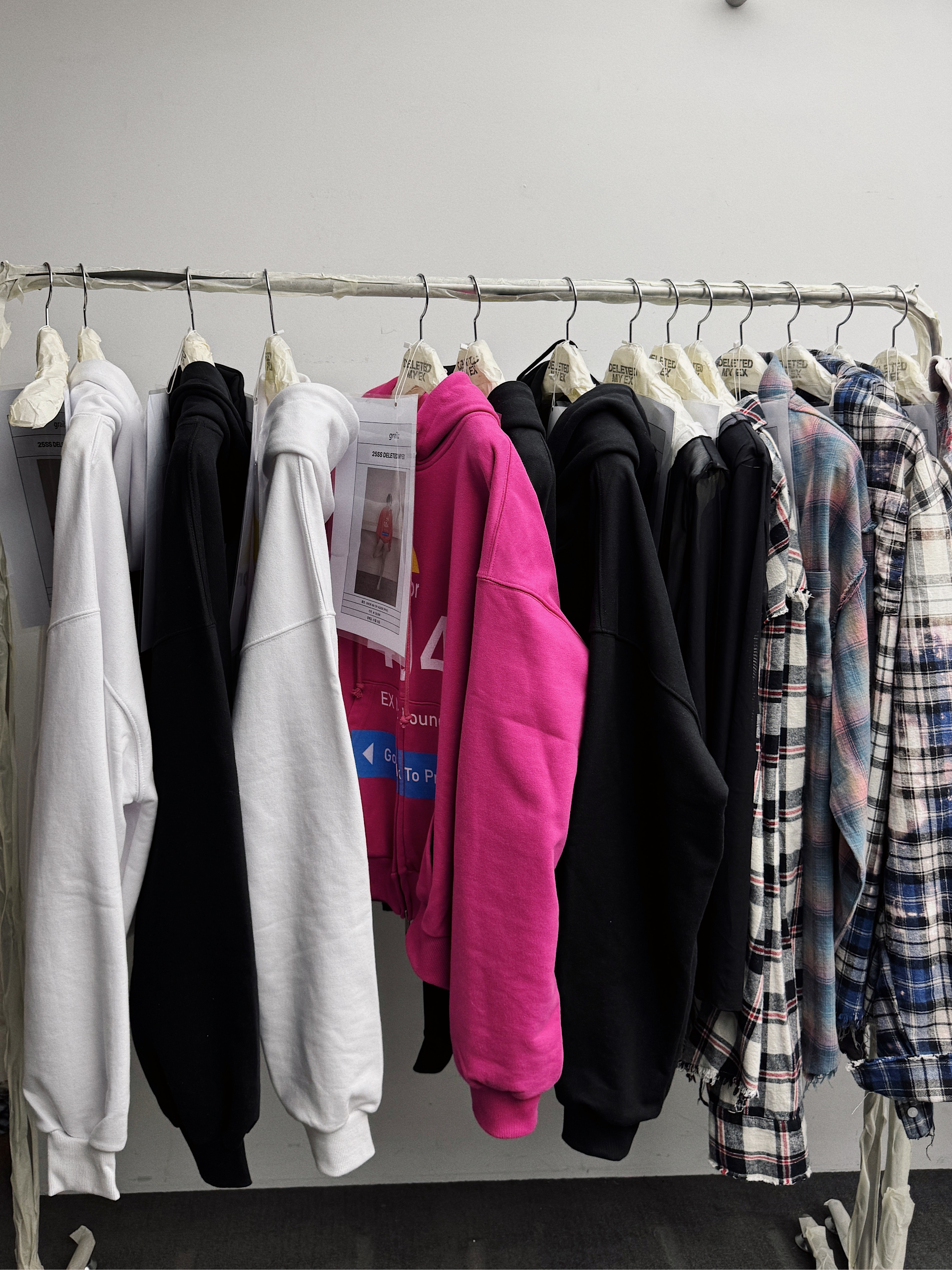 GRAILZ Distressed Check Shirts Ivory, Chrome Hearts Horseshoe Beanie Black 착용 스타일 - 7
