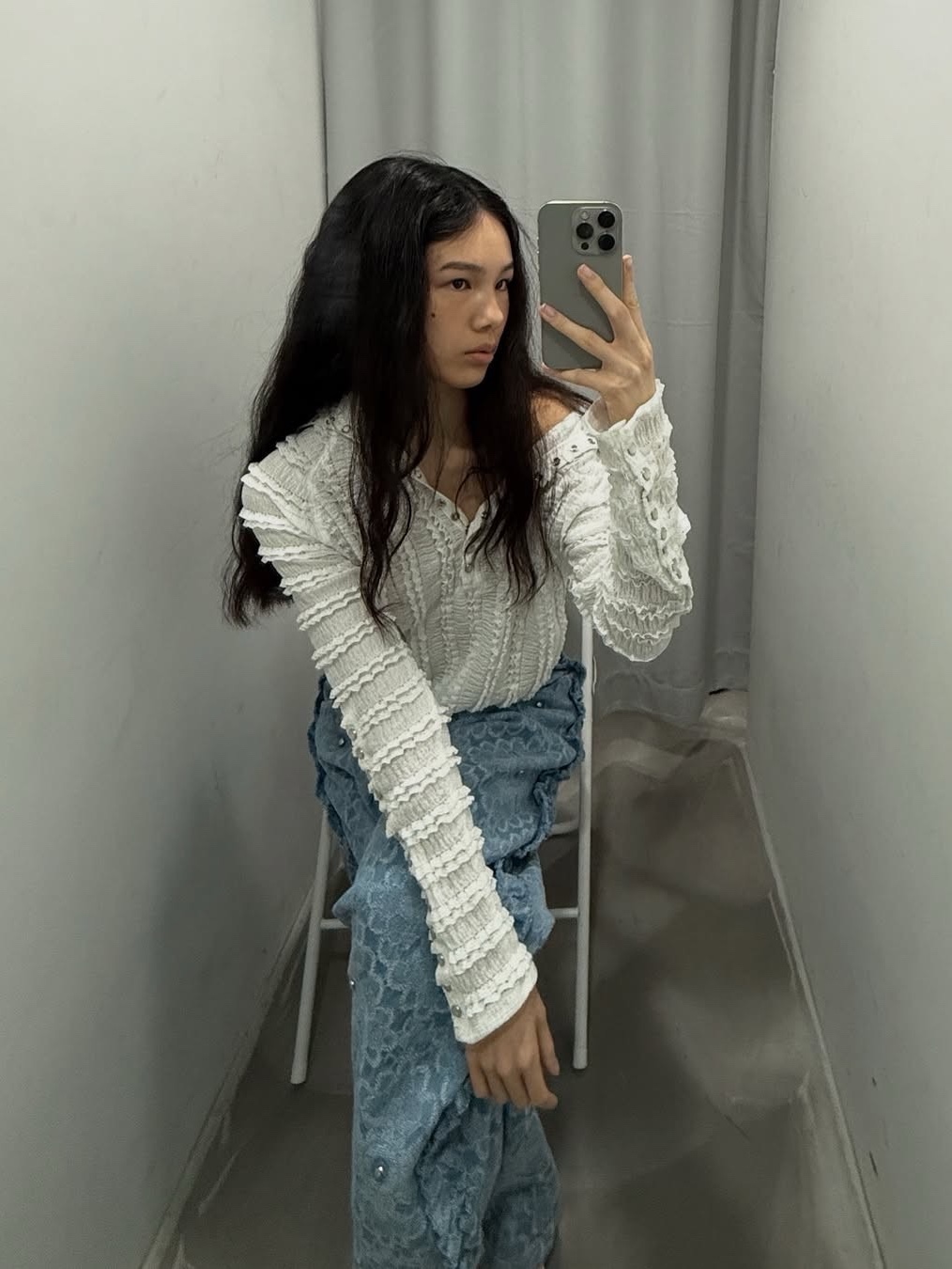 GIMMETHEYOUNG G_lace Button Top  White, GIMMETHEYOUNG G_lace Button Top  Black 착용 스타일 - 2
