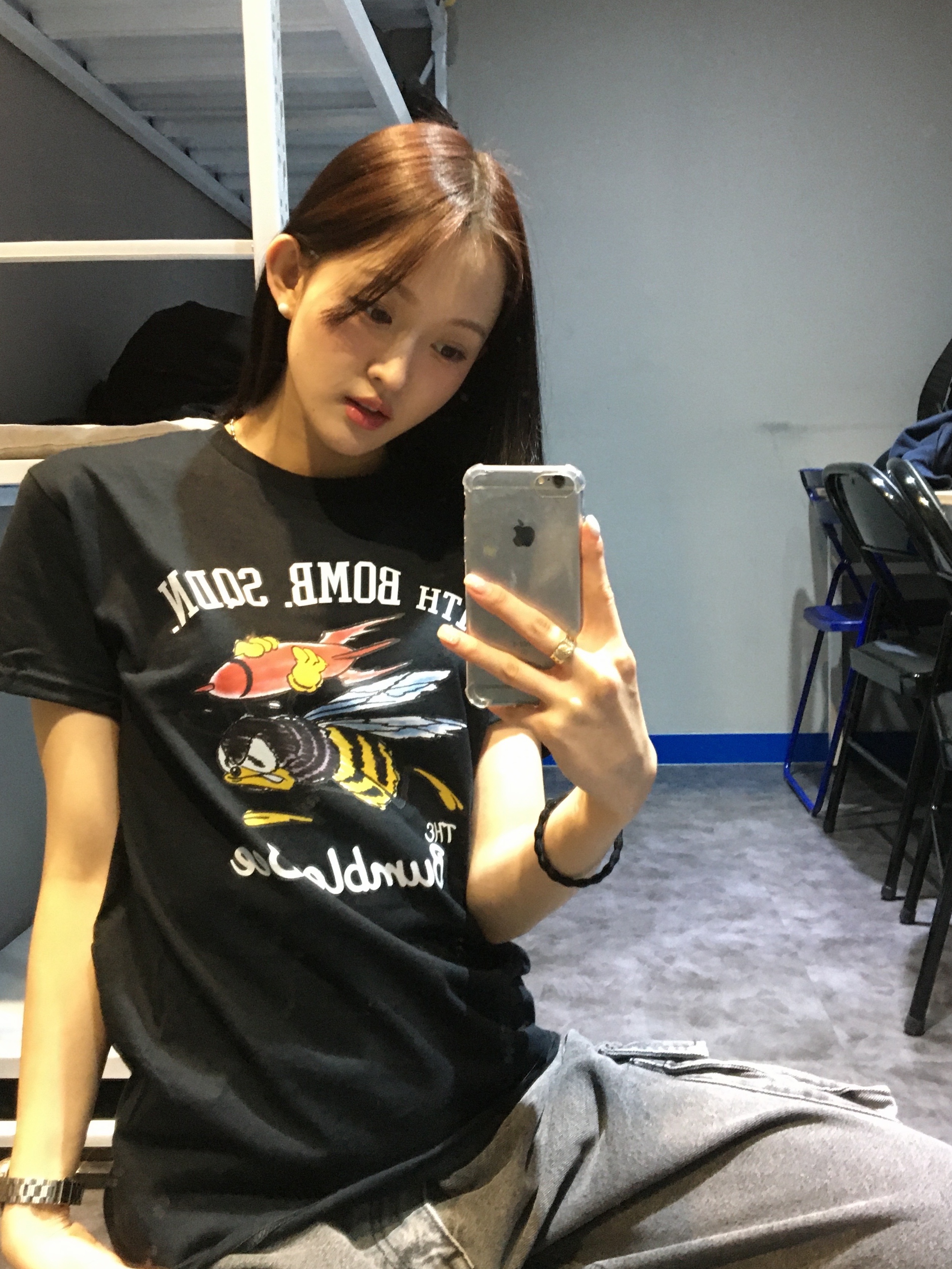 Gildan X American Collection Bumble Bee T-Shirt Black 착용 스타일 - 5