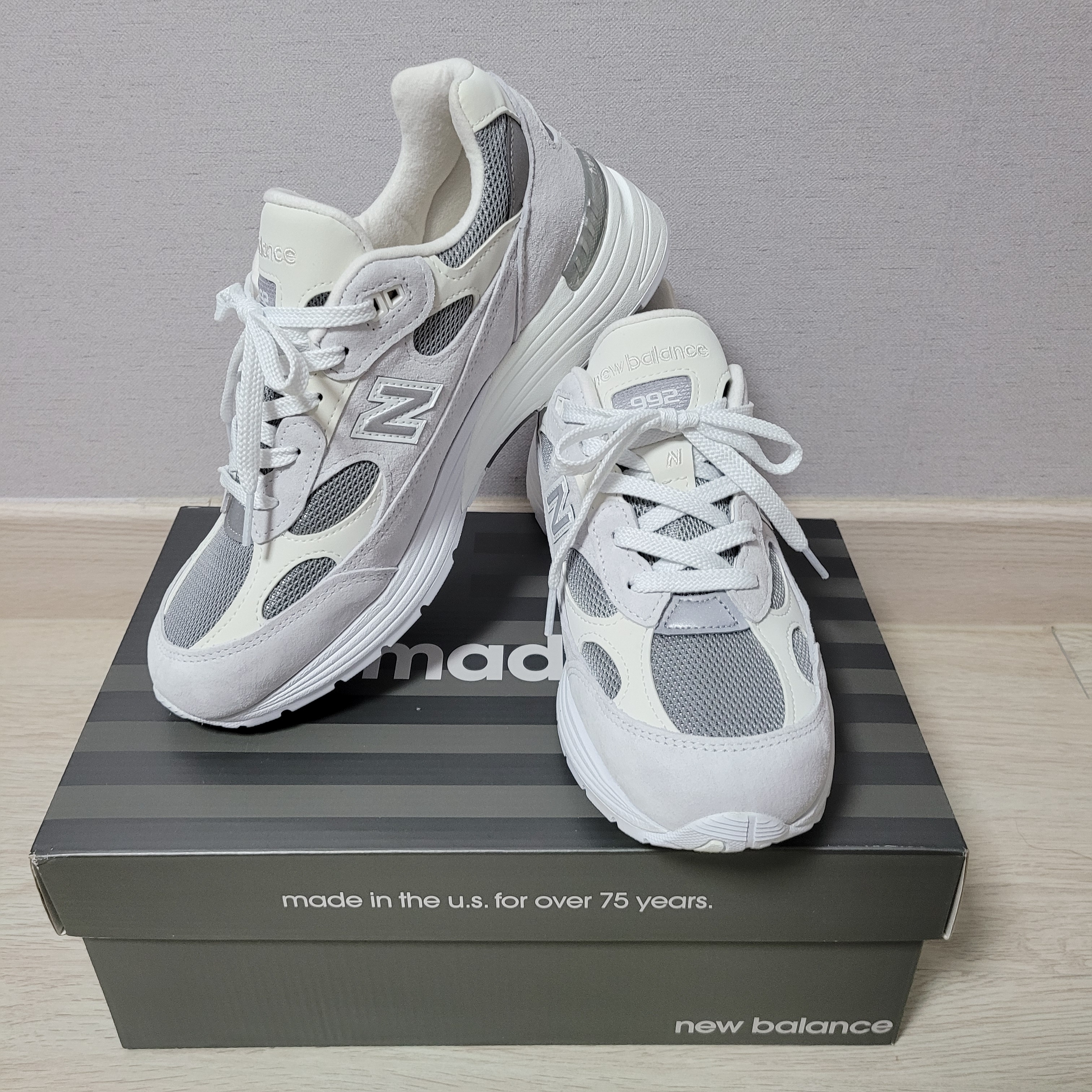 New Balance 992 Made in USA White Silver 착용 스타일
