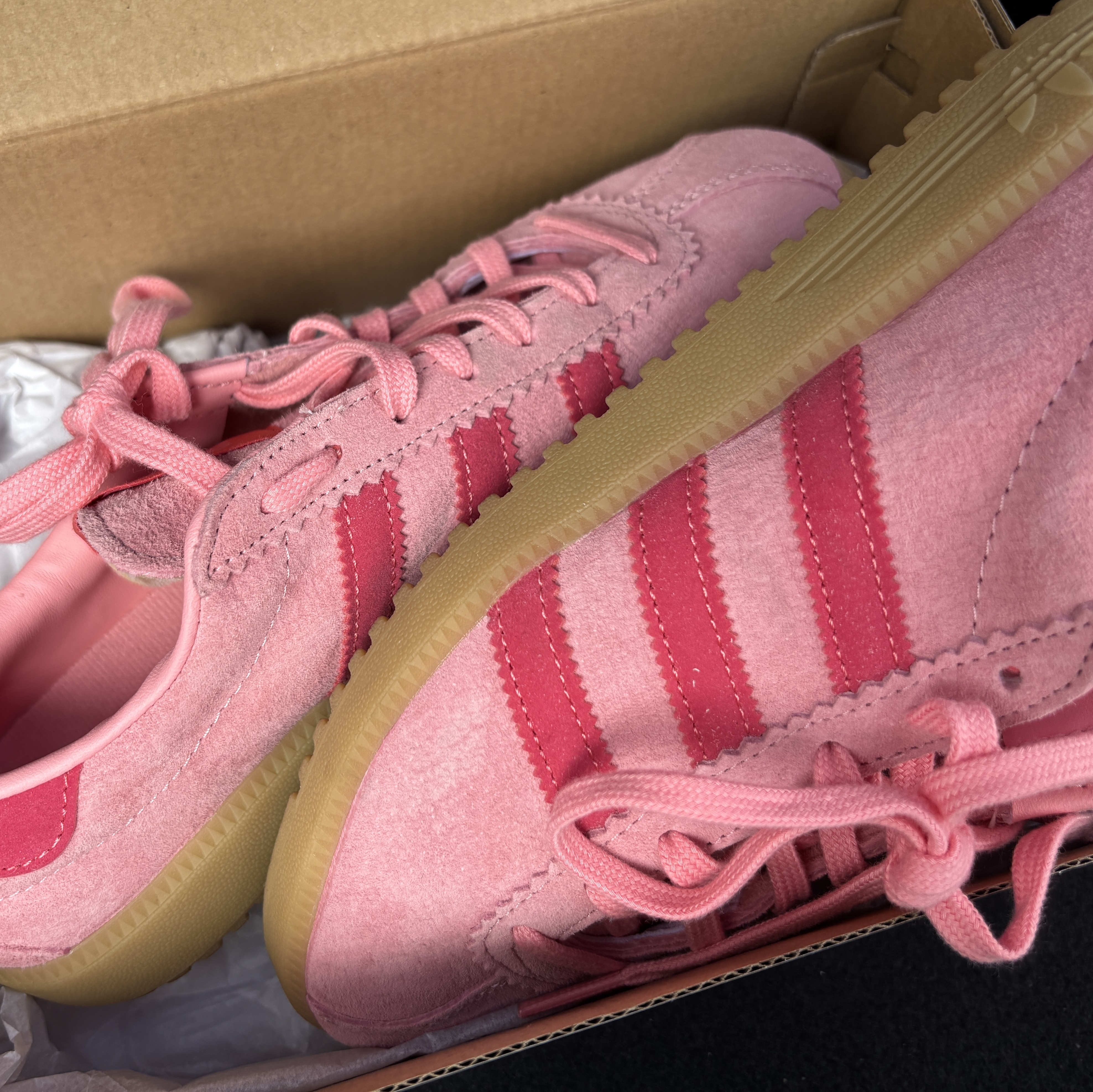 (W) Adidas Bermuda Semi Pink Spark Preloved Scarlet 착용 스타일