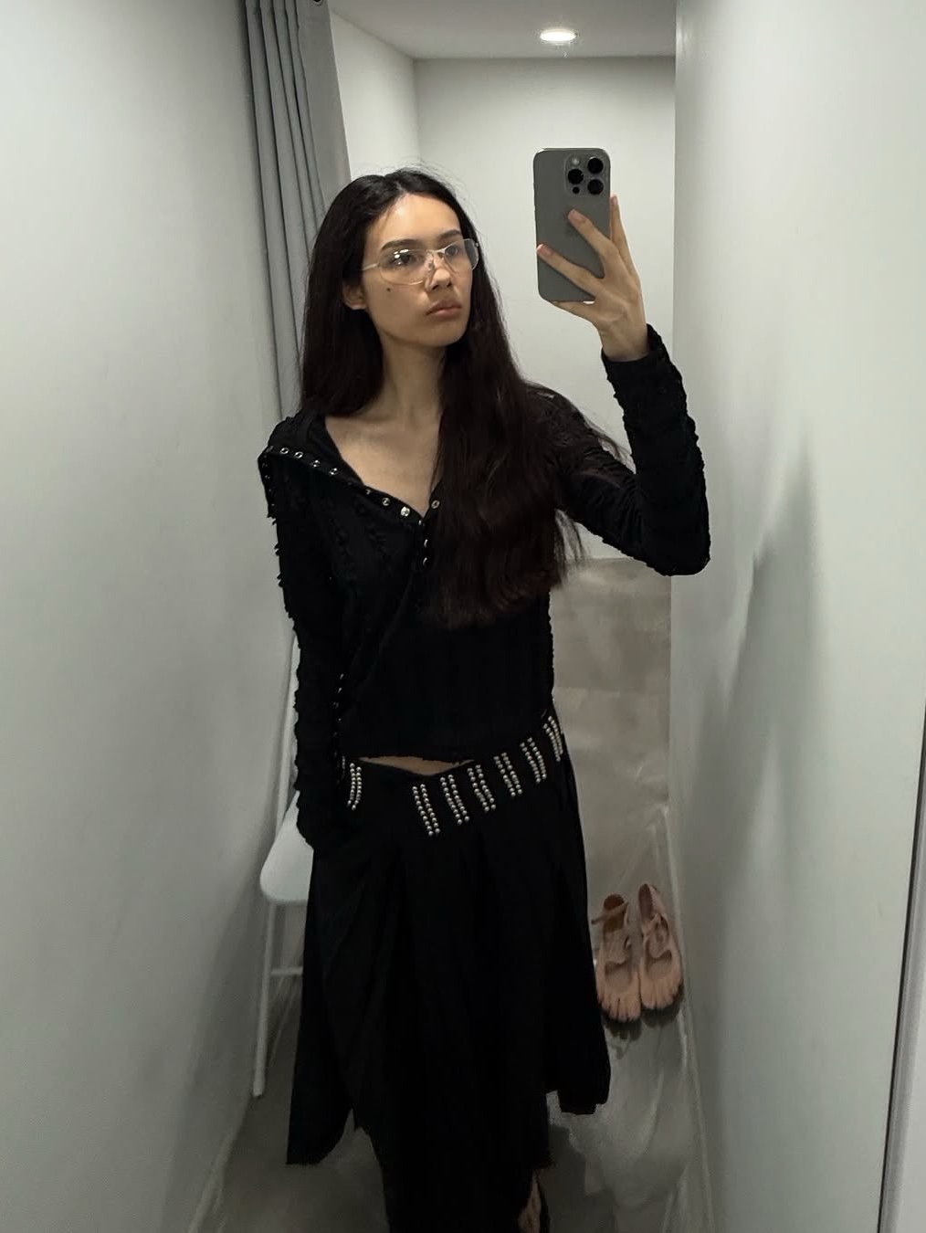 GIMMETHEYOUNG G_lace Button Top  White, GIMMETHEYOUNG G_lace Button Top  Black 착용 스타일 - 2