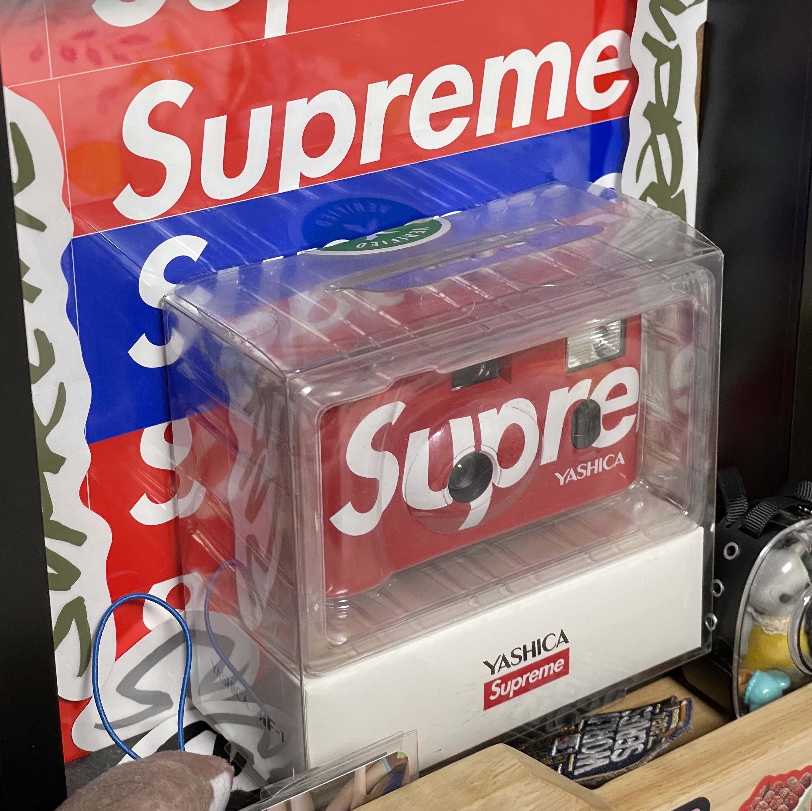 Supreme Yashica MF-1 Camera Red - 21SS 착용 스타일