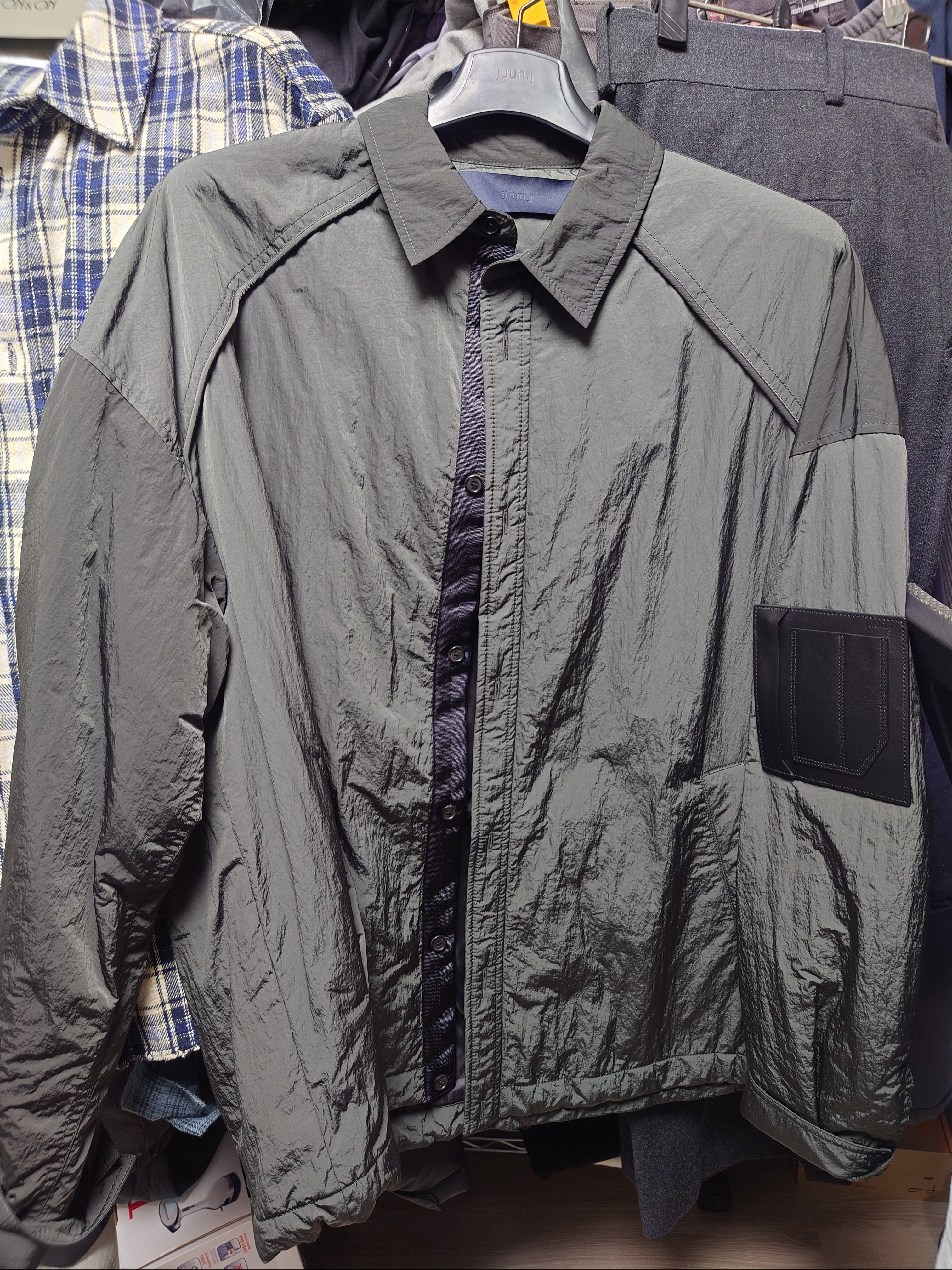Juun.J MA-1 Padded Shirt Grey - 22FW 착용 스타일 - 1