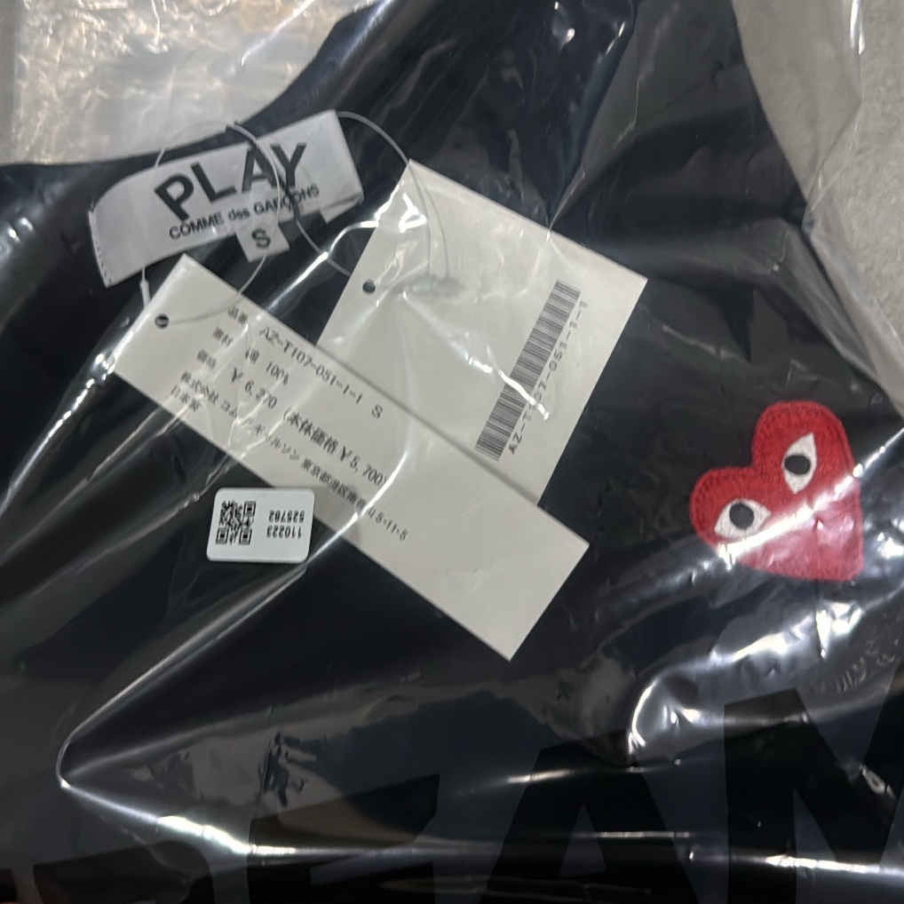 (W) Play Comme des Garcons Red Heart T-Shirt Black 착용 스타일