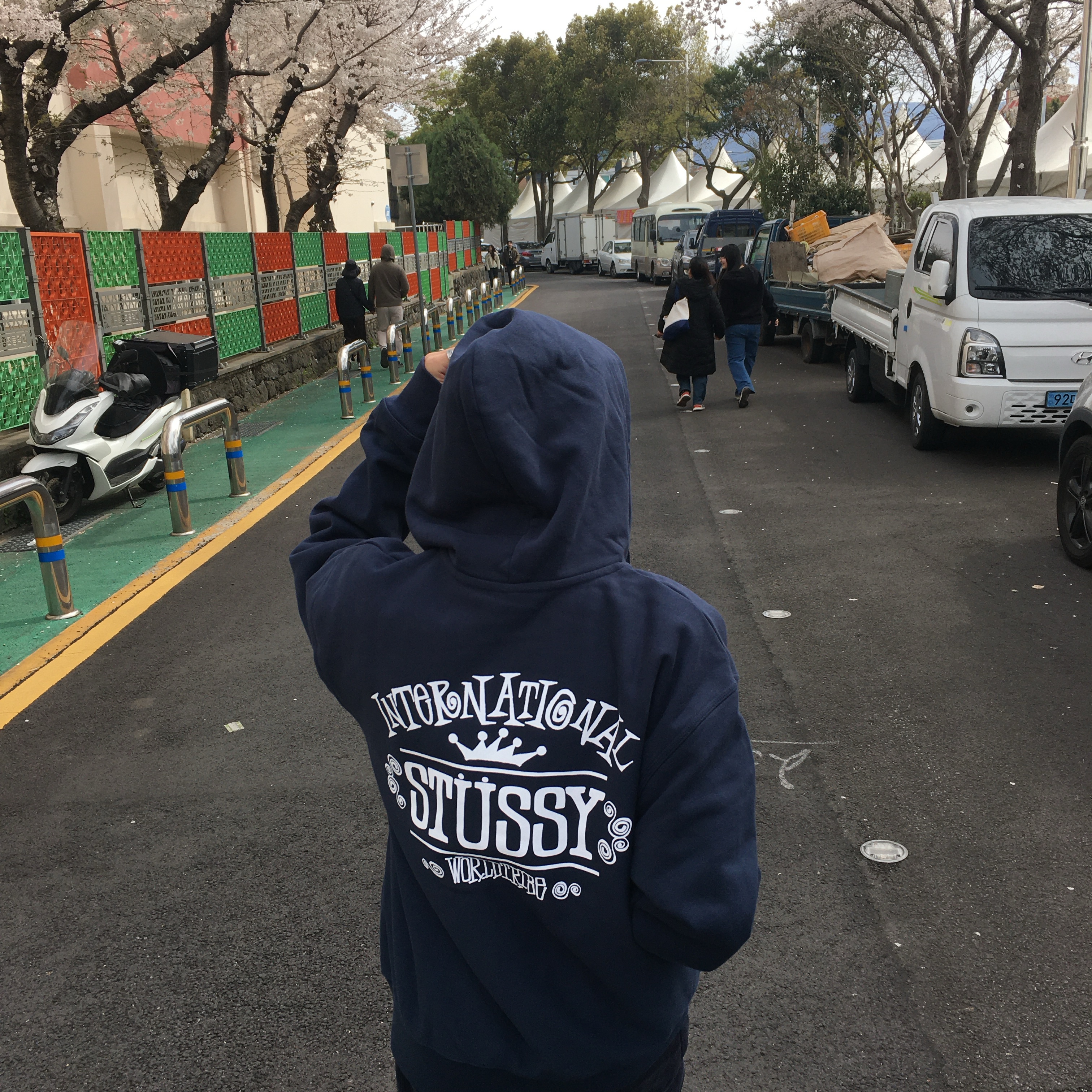 Stussy Worldwide Zip Hoodie Navy 착용 스타일 - 2