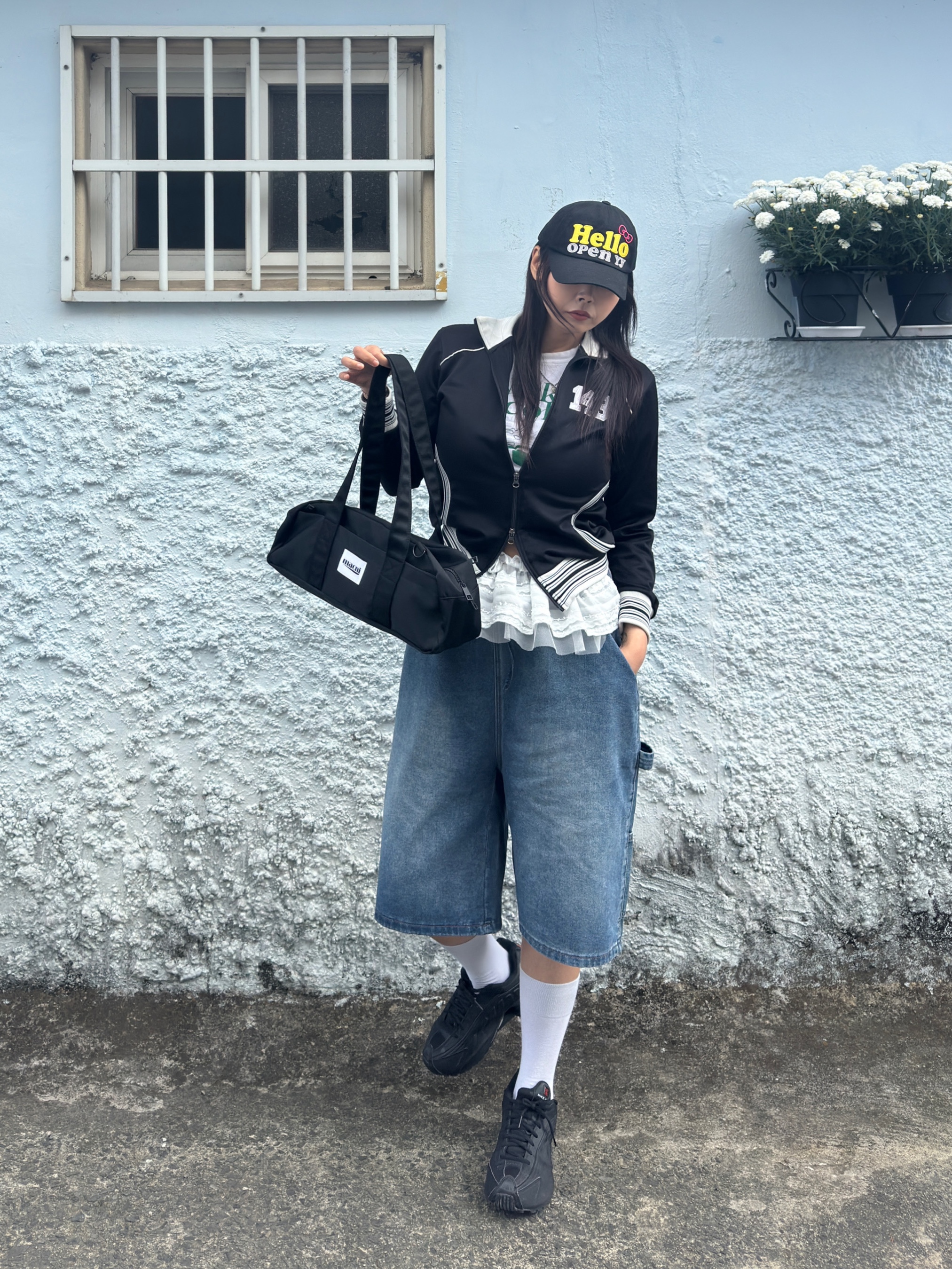 (W) Nike Shox R4 Black, Open Yy x Hello Kitty Hello Ball Cap Black 착용 스타일 - 5
