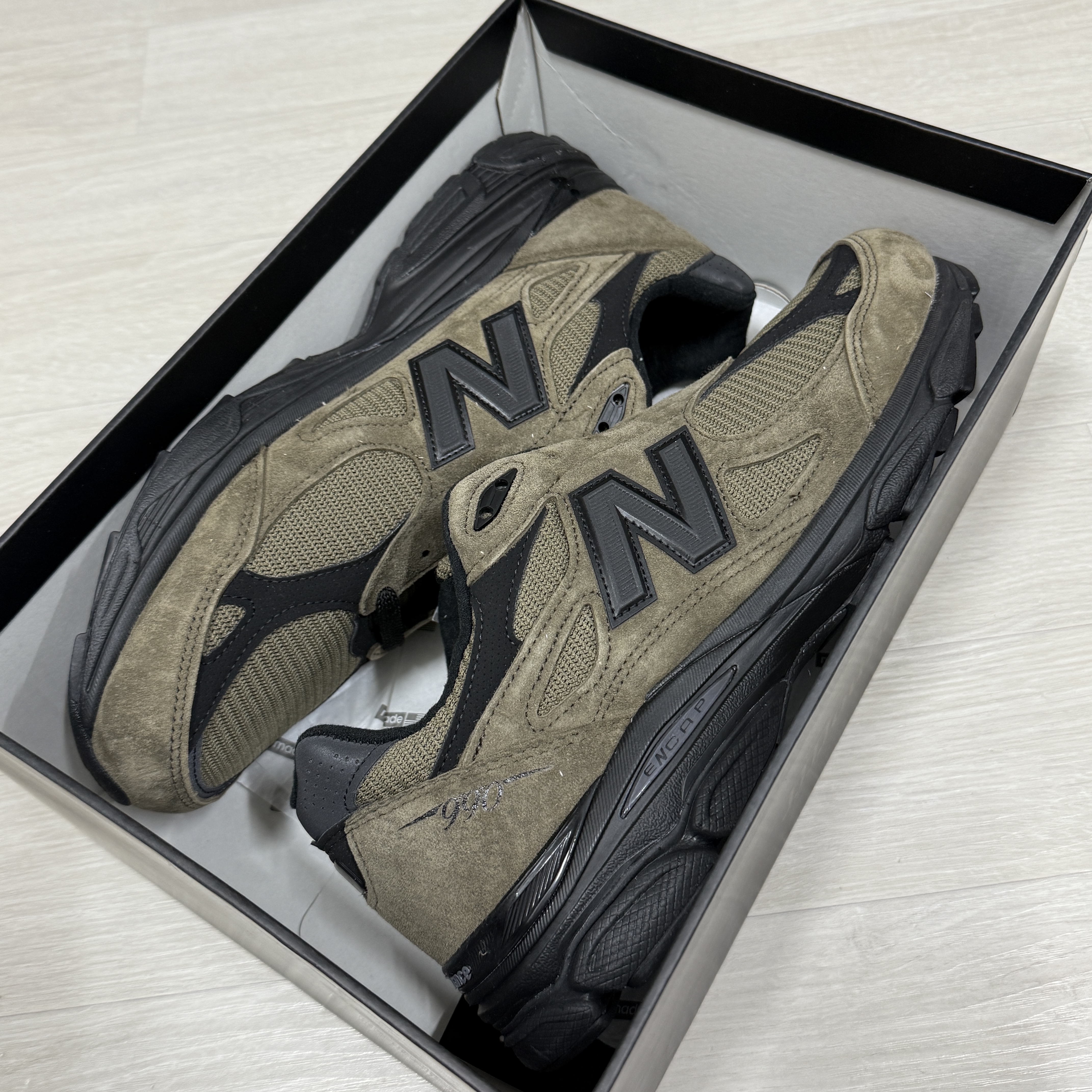 New Balance x JJJJound 990v3 Brown Black 착용 스타일 - 2