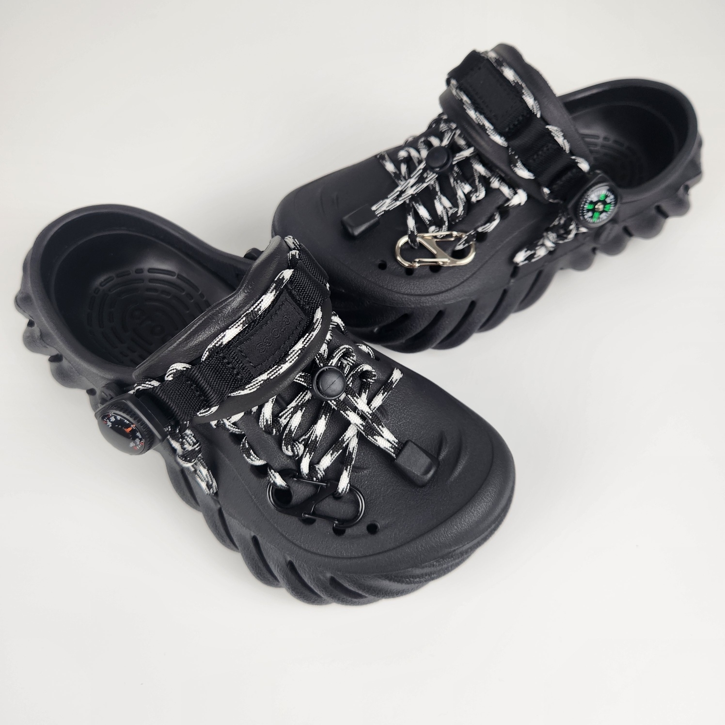 Crocs Echo Clog Black, Crocs Echo Clog Bone Black 착용 스타일 - 3