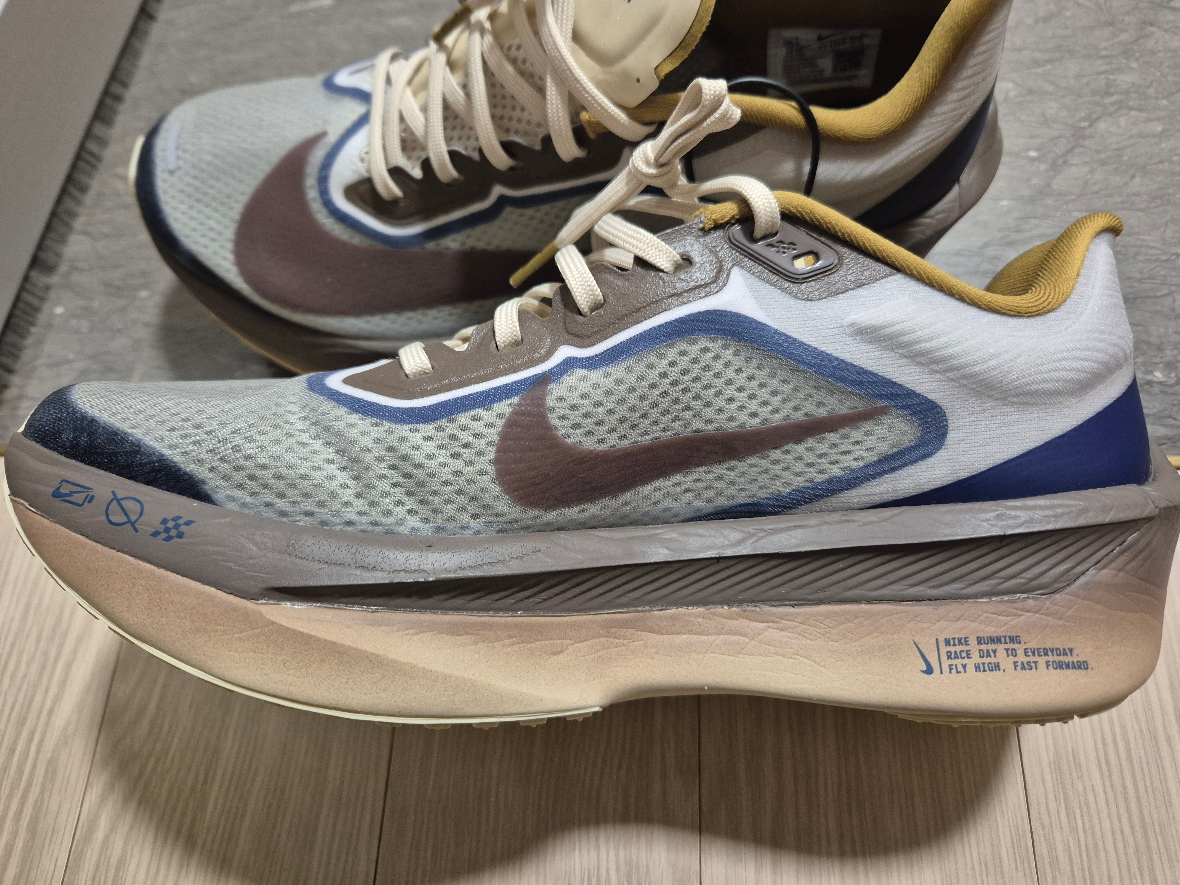 Nike Zoom Fly 6 PRM Light Bone Cave Stone 착용 스타일