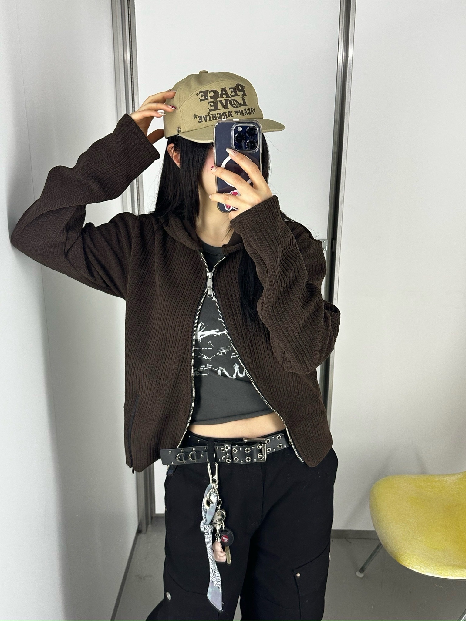 Vacant Archive Moro Ribbed Hood Zip-Up Beige, Vacant Archive Moro Ribbed Hood Zip-Up Black 착용 스타일