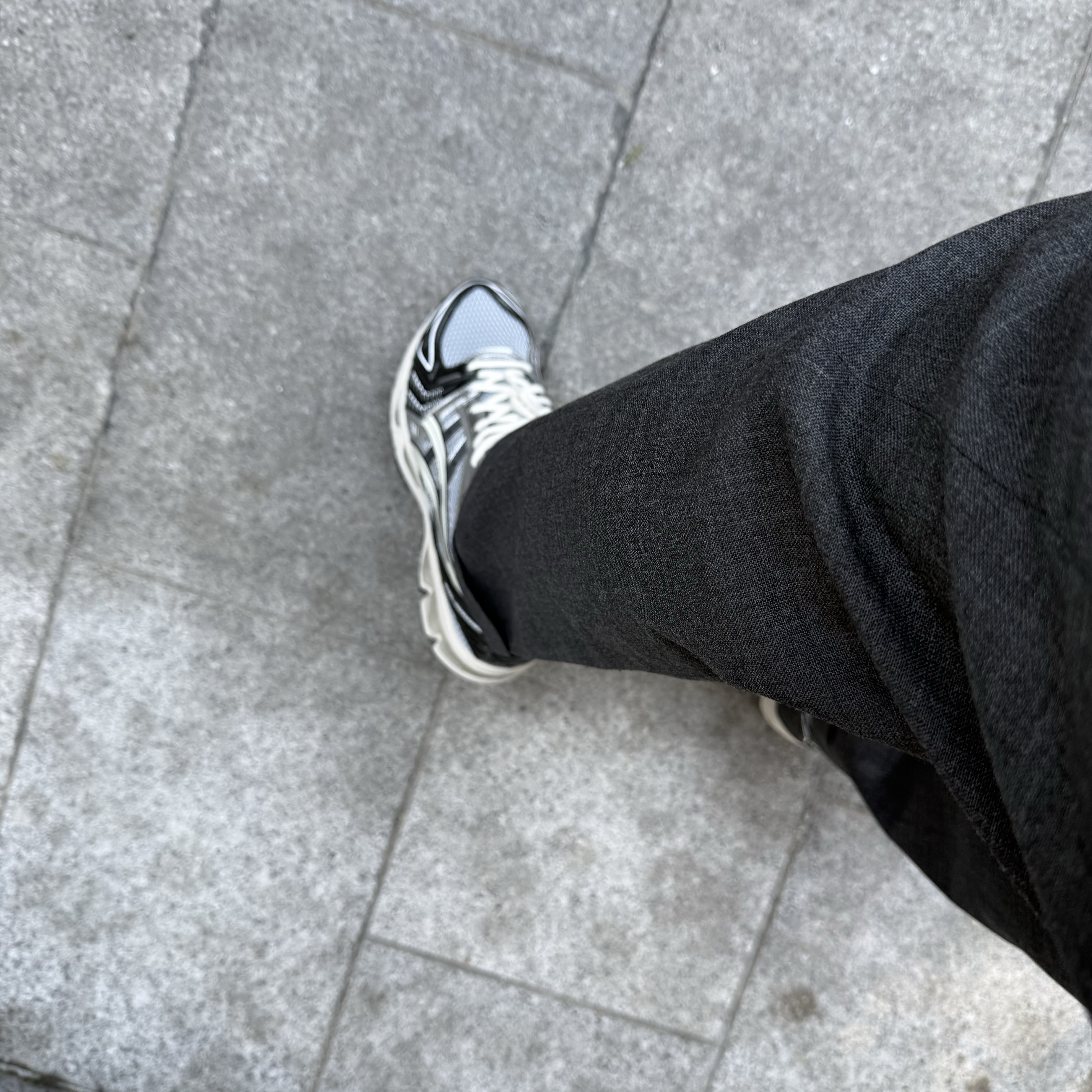 Asics Gel-Kayano 14 Black Glacier Grey 착용 스타일
