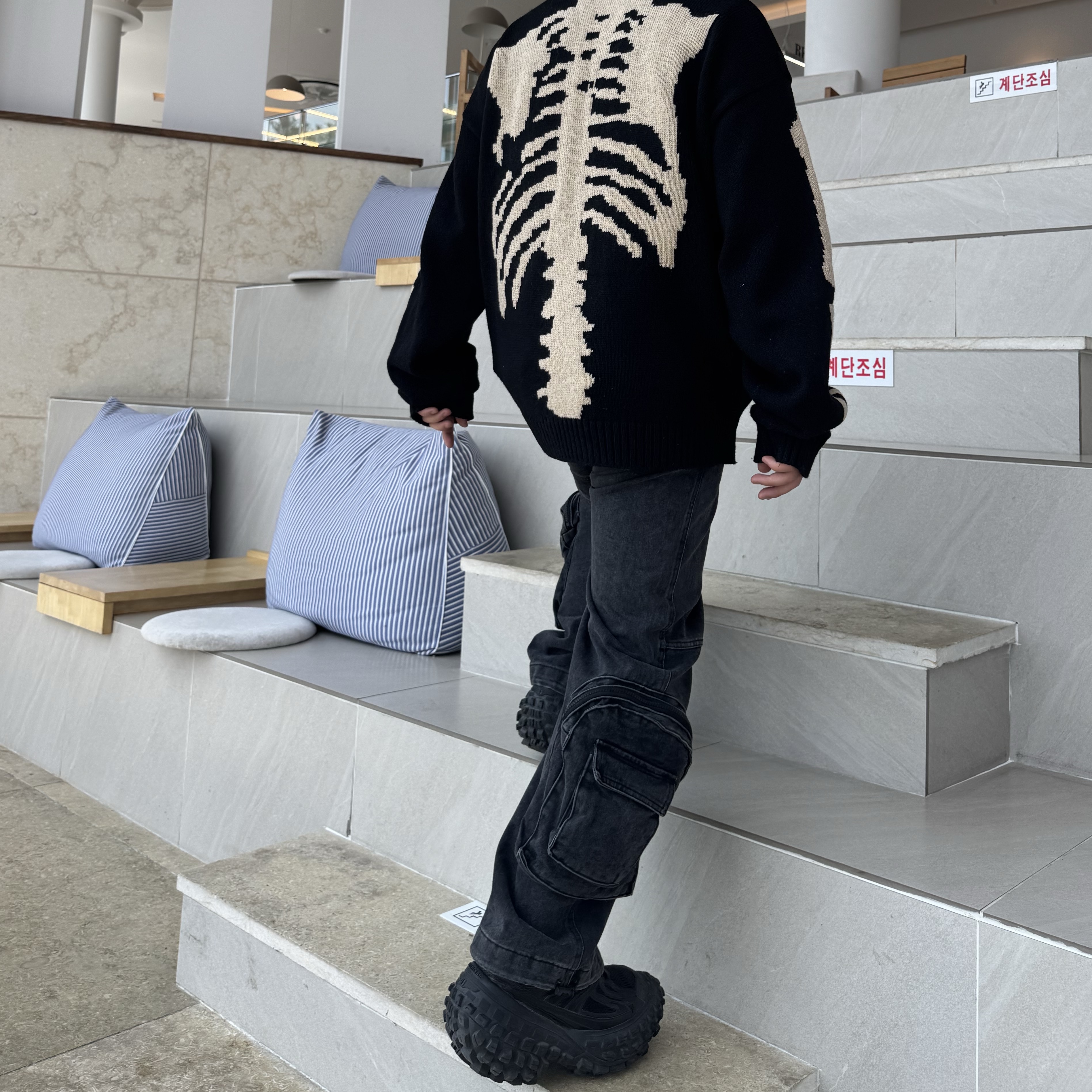 Kapital 5G Wool Bone Crewneck Sweater Black, Balenciaga Defender Sneakers Black 착용 스타일 - 1