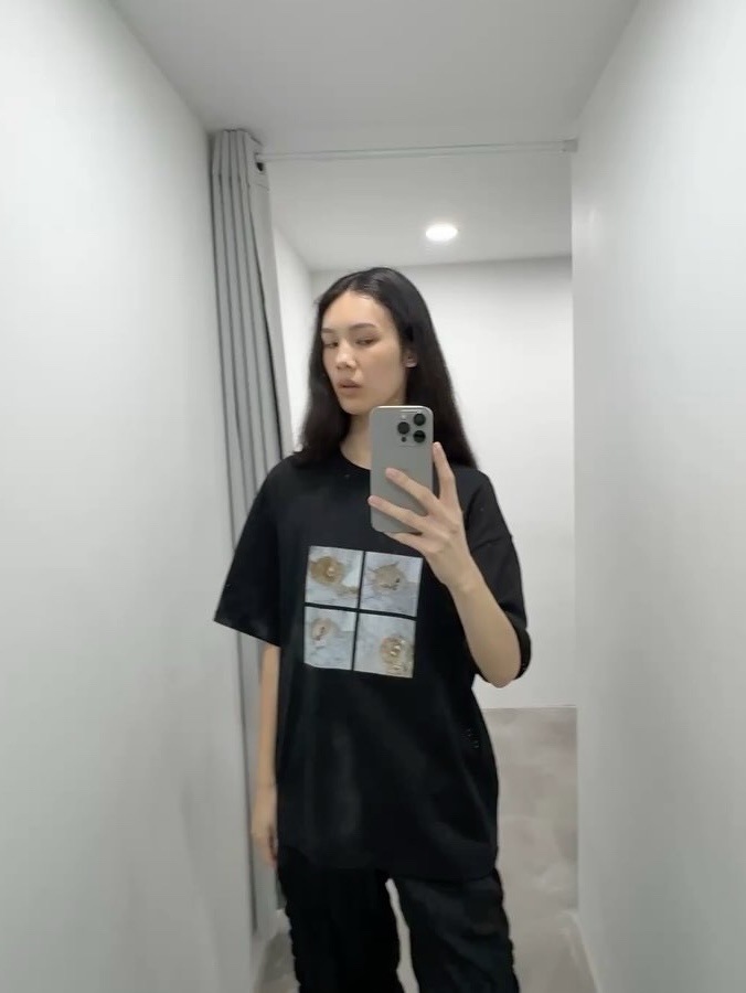 GIMMETHEYOUNG G_Love Cat T-shirt_L  White, GIMMETHEYOUNG G_Love Cat T-shirt_L  Pink 착용 스타일
