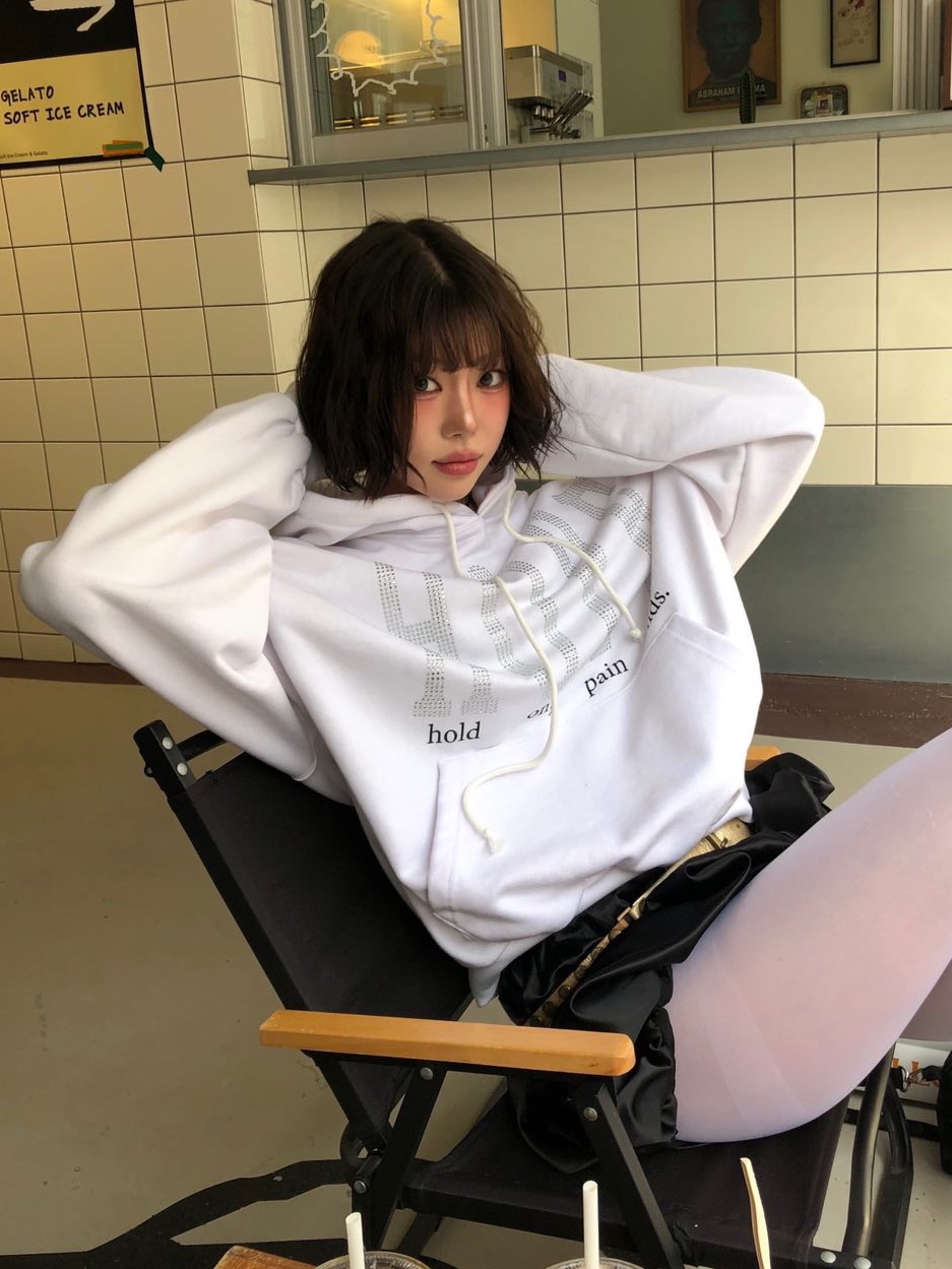 GRAILZ Pain Ends Hoodie White 착용 스타일