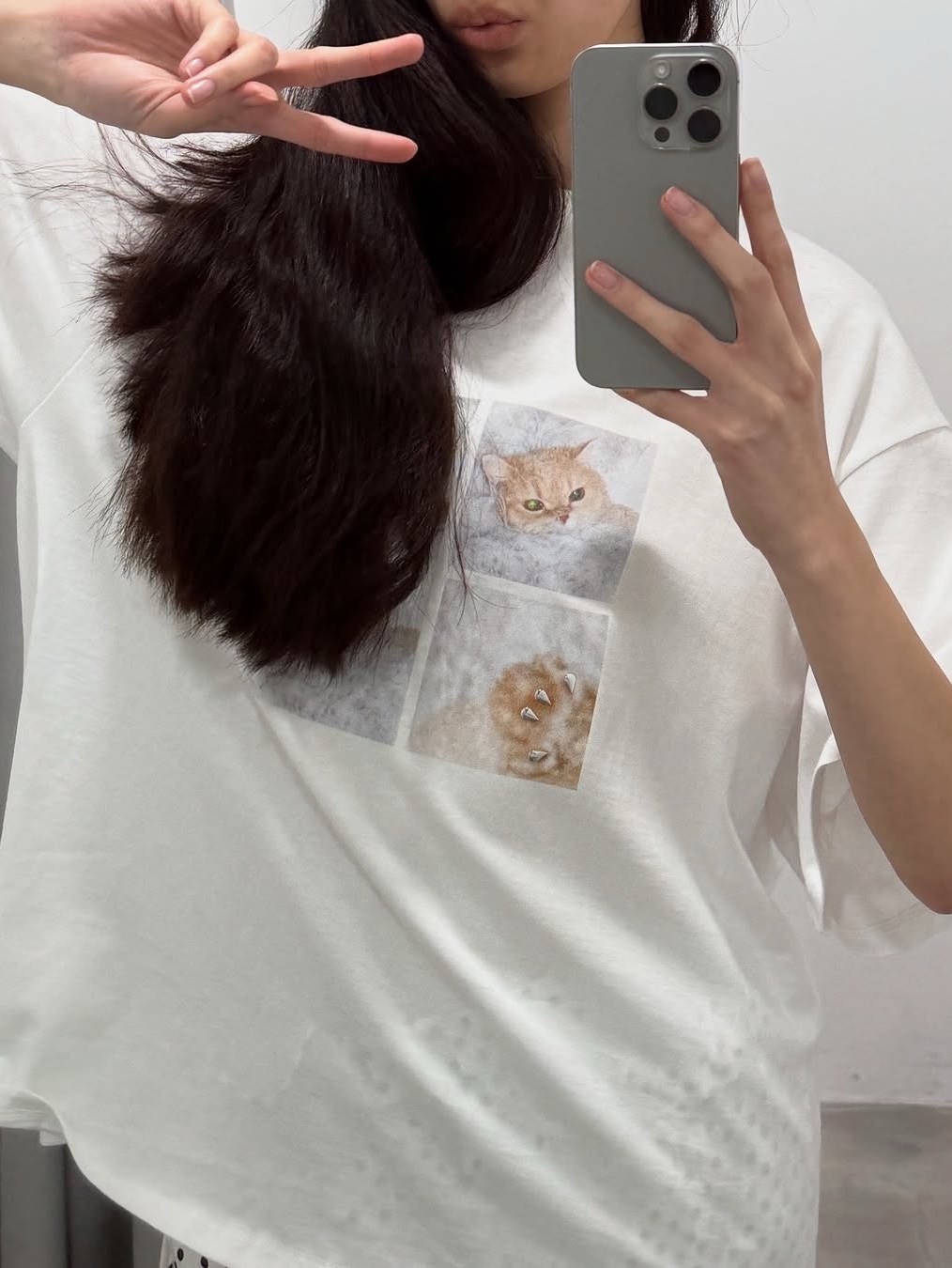 GIMMETHEYOUNG G_Love Cat T-shirt_L  White, GIMMETHEYOUNG G_Love Cat T-shirt_L  Pink 착용 스타일 - 2