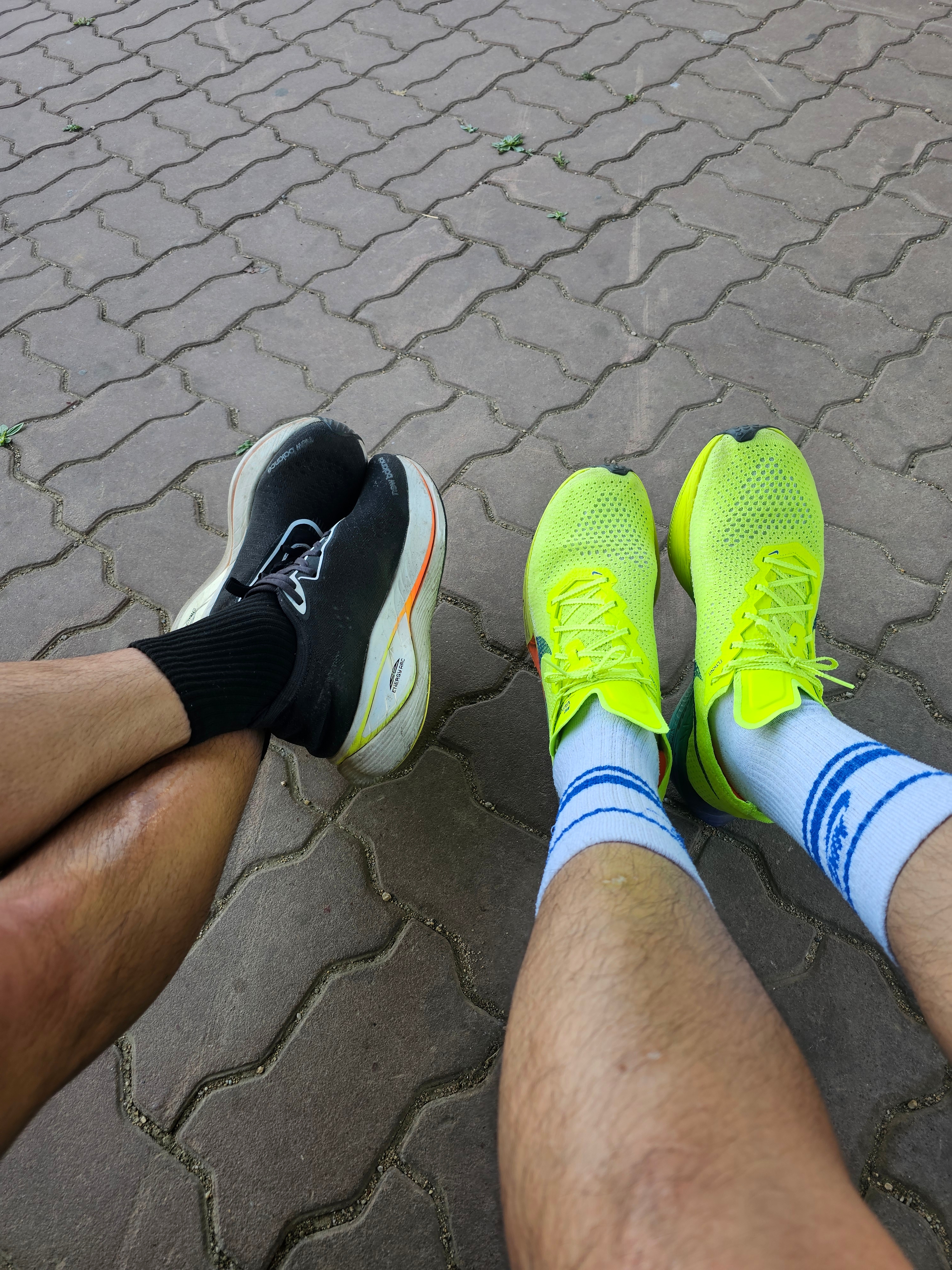 Nike ZoomX Vaporfly Next% 3 Volt Scream Green, Nike NSW Everyday Essential Crew Socks White Game Royal (3 Pack/Korean Ver.) 착용 스타일