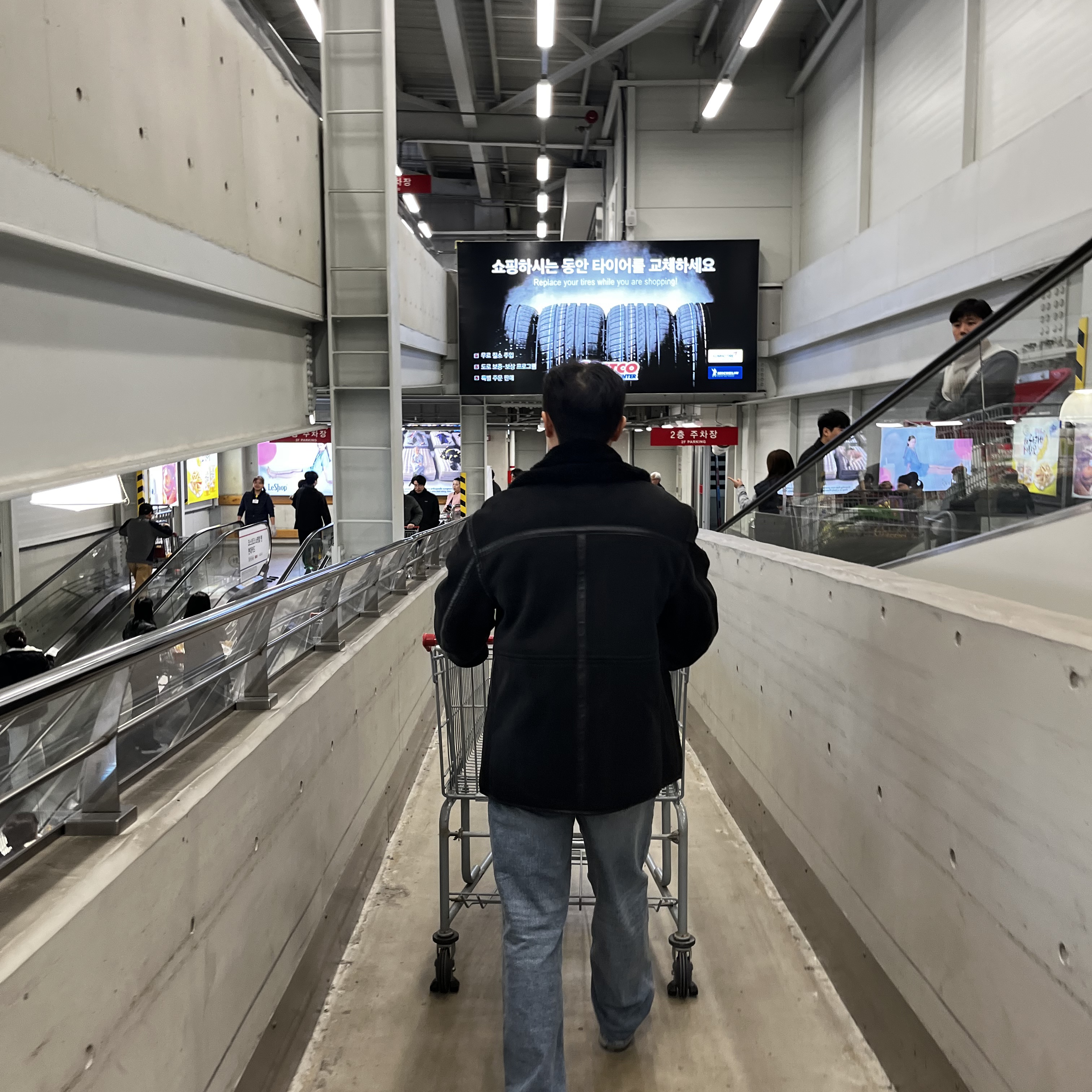 뉴발란스 992 메이드 인 USA 그레이 - D 스탠다드 착용 스타일