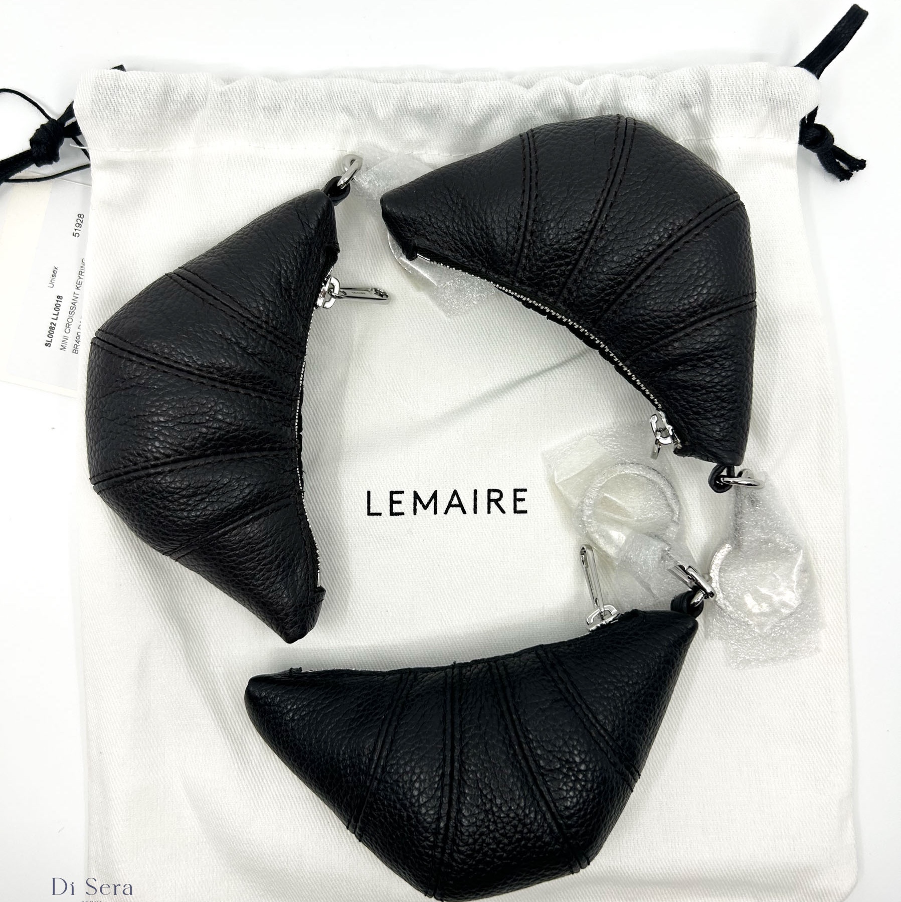Lemaire Soft Grained Leather Mini Croissant Key Holder Dark Chocolate 착용 스타일 - 1