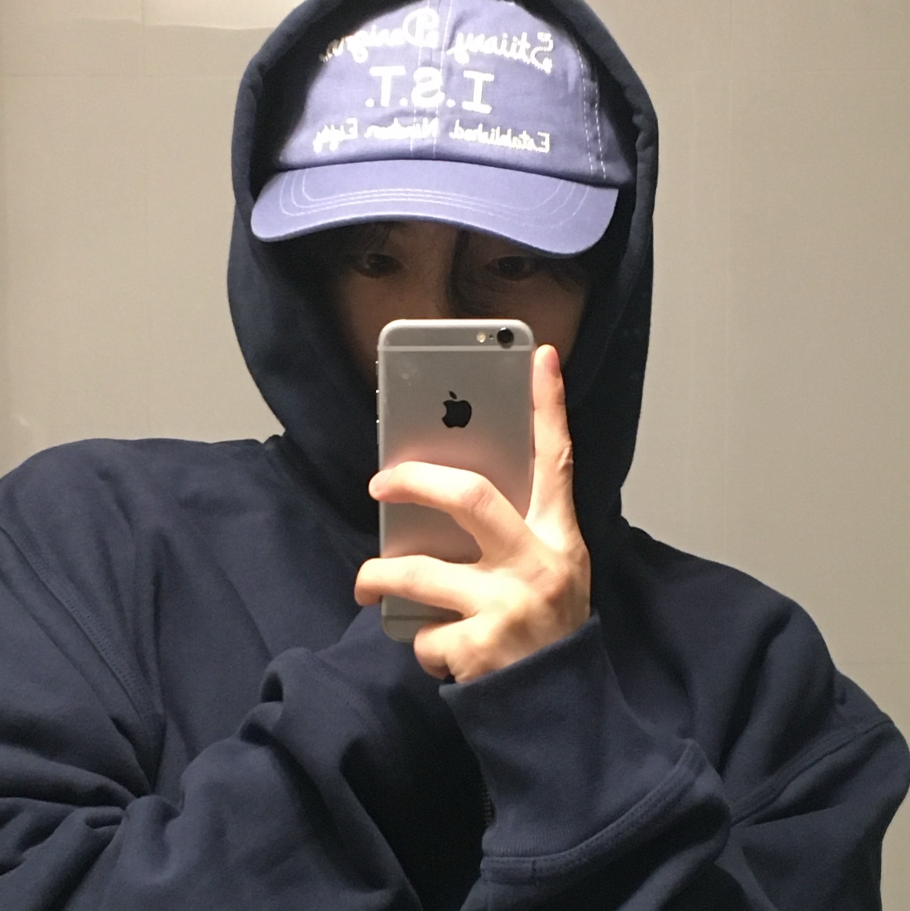 Stussy Worldwide Zip Hoodie Navy 착용 스타일 - 4