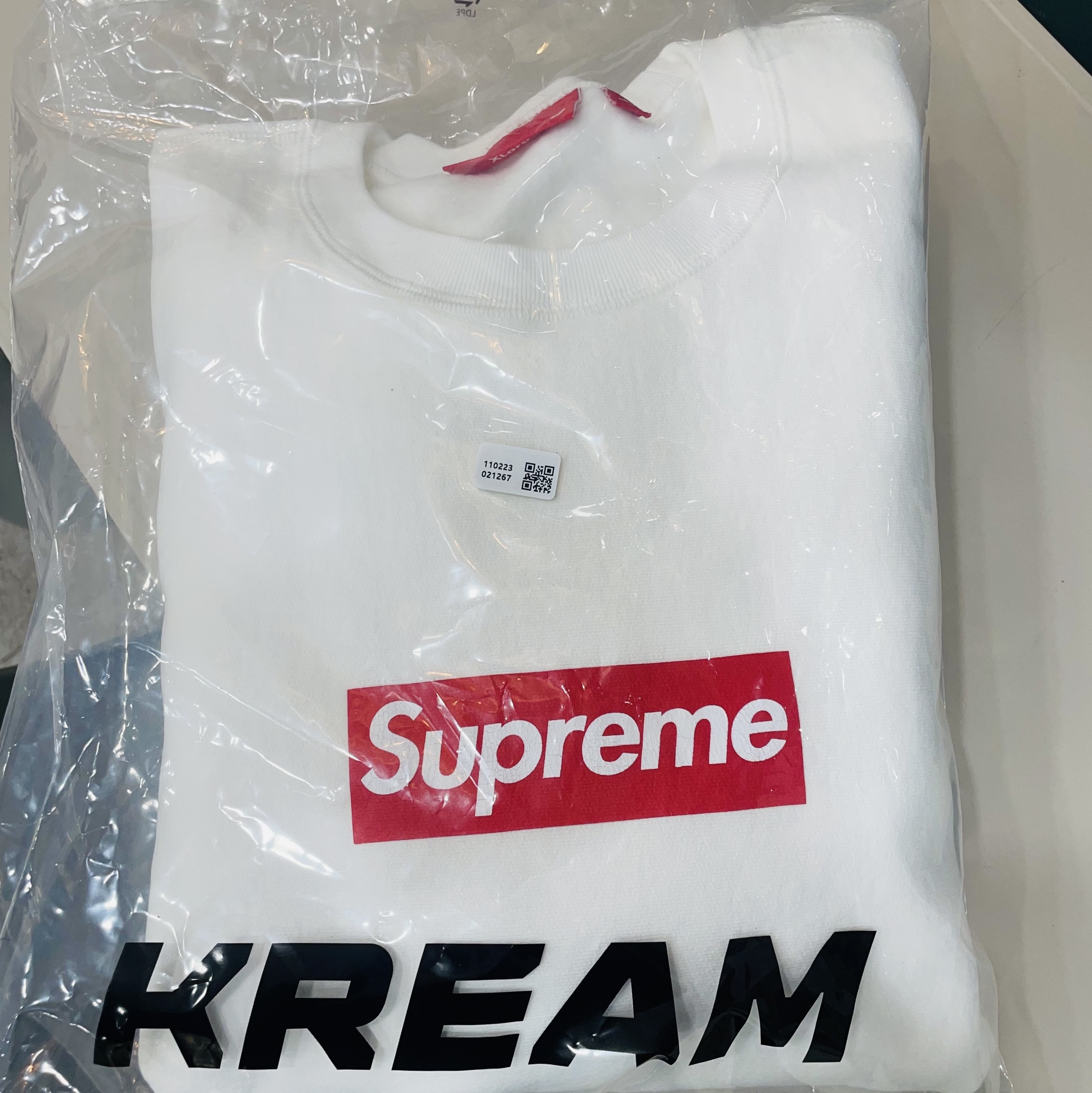 Supreme Washed Box Logo Crewneck White - 25SS 착용 스타일