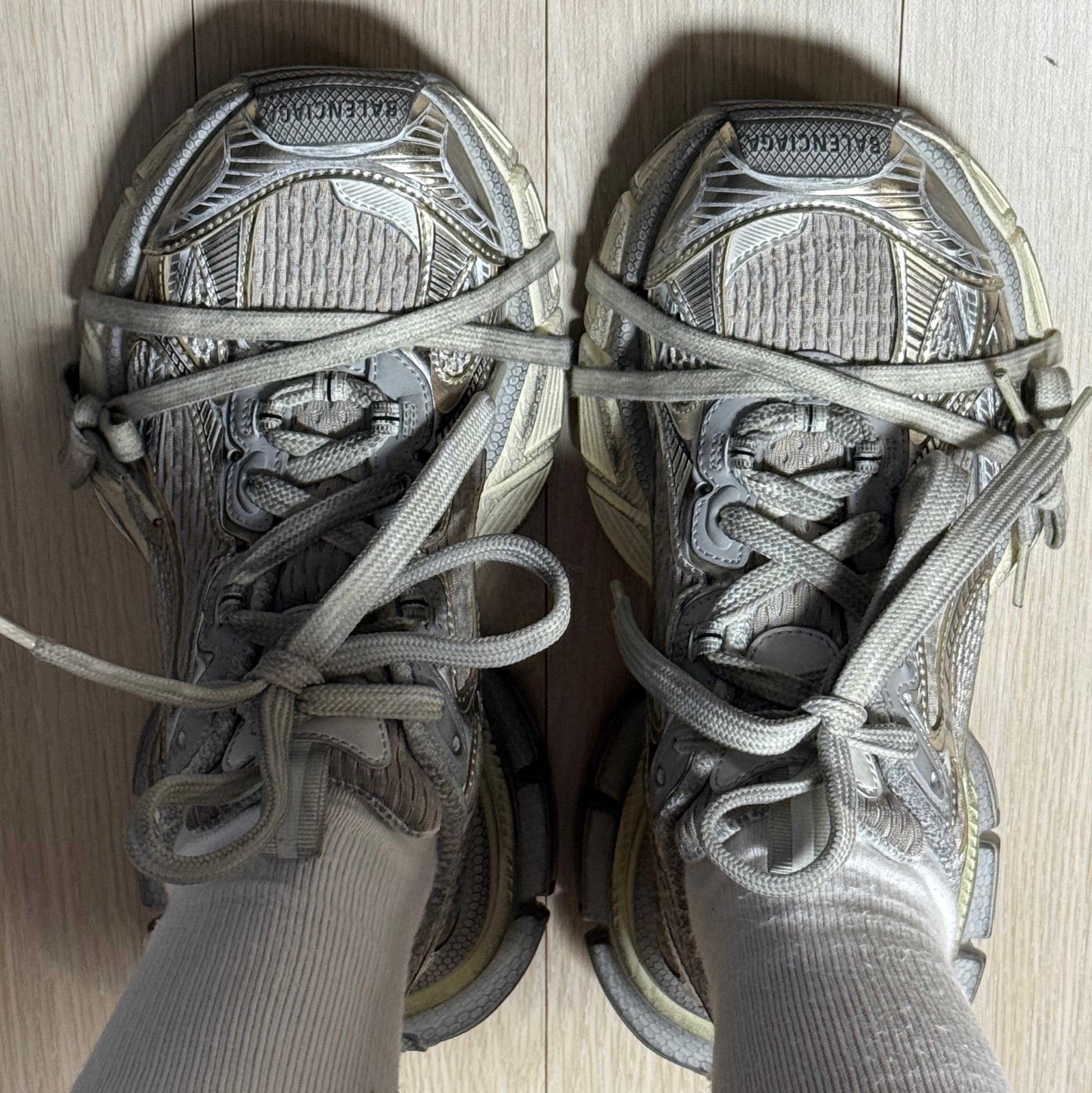 Balenciaga 3XL Sneakers Light Beige 착용 스타일