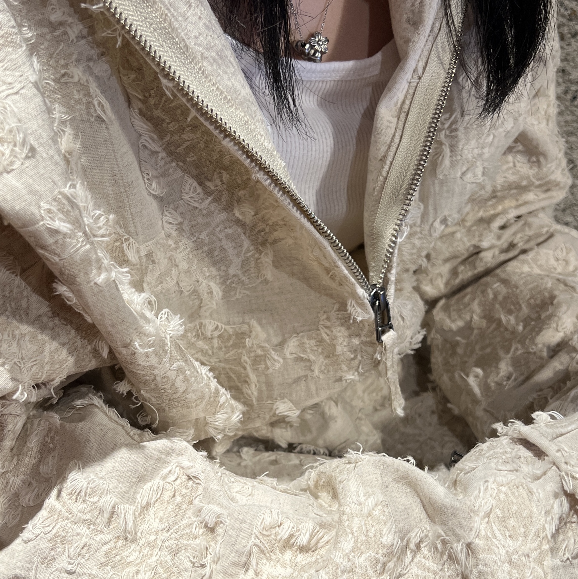 Hono Report Hooded Zip-Up White Sand, Hono Report Twin Flowers Necklace 착용 스타일