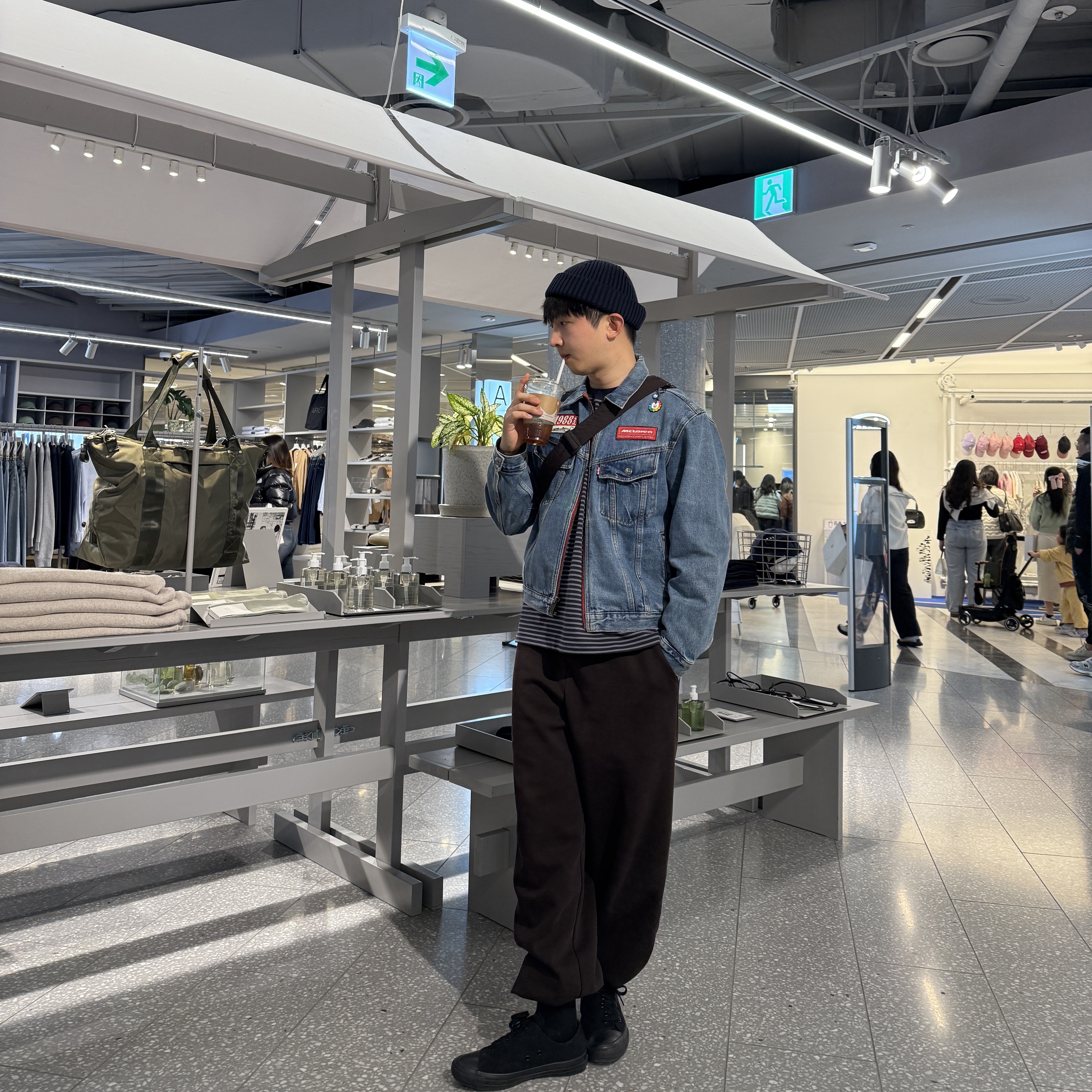 Levi’s x McLaren Racing Heritage Trucker Jacket Medium Indigo 착용 스타일