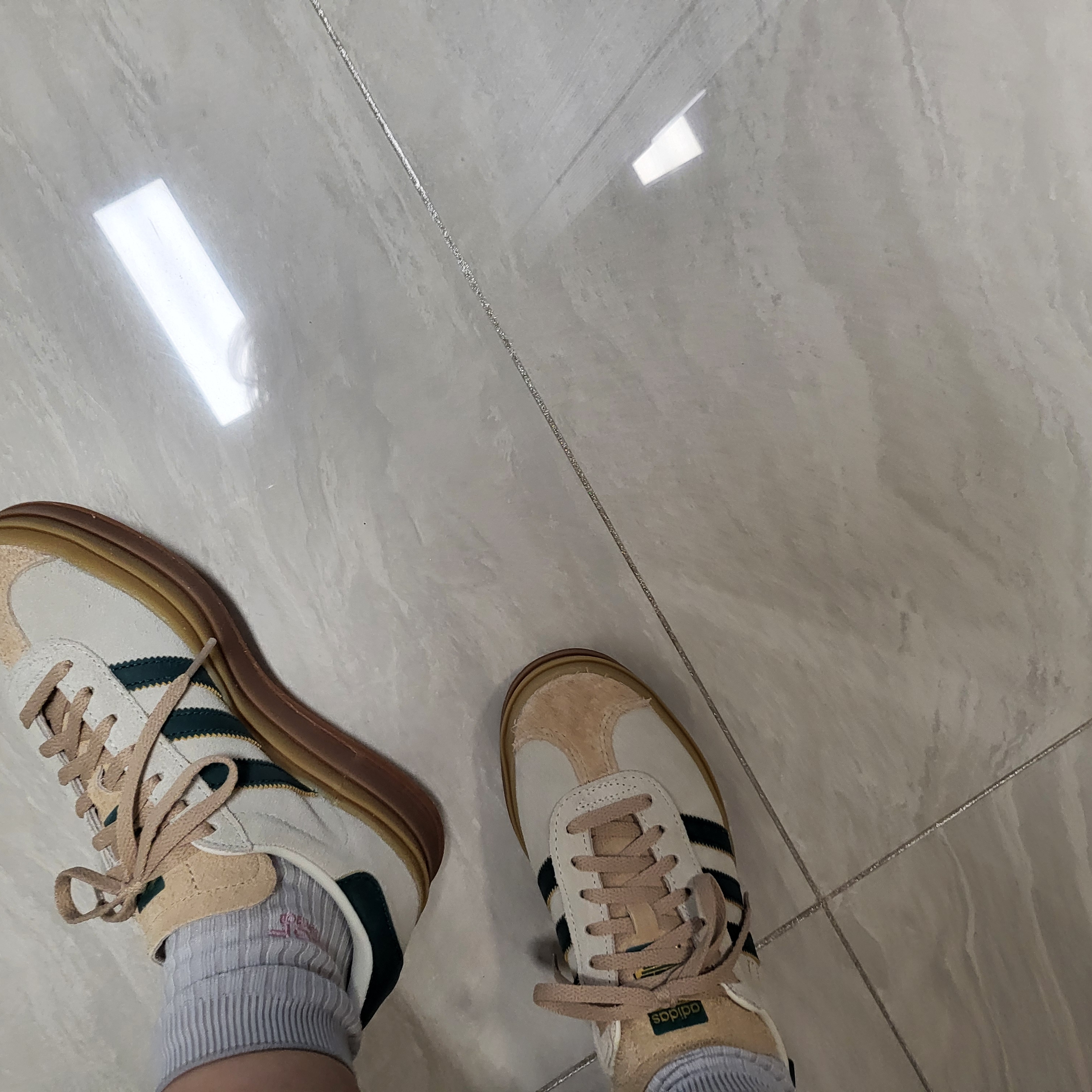 (W) Adidas Gazelle Bold Cream White Collegiate Green 착용 스타일 - 3
