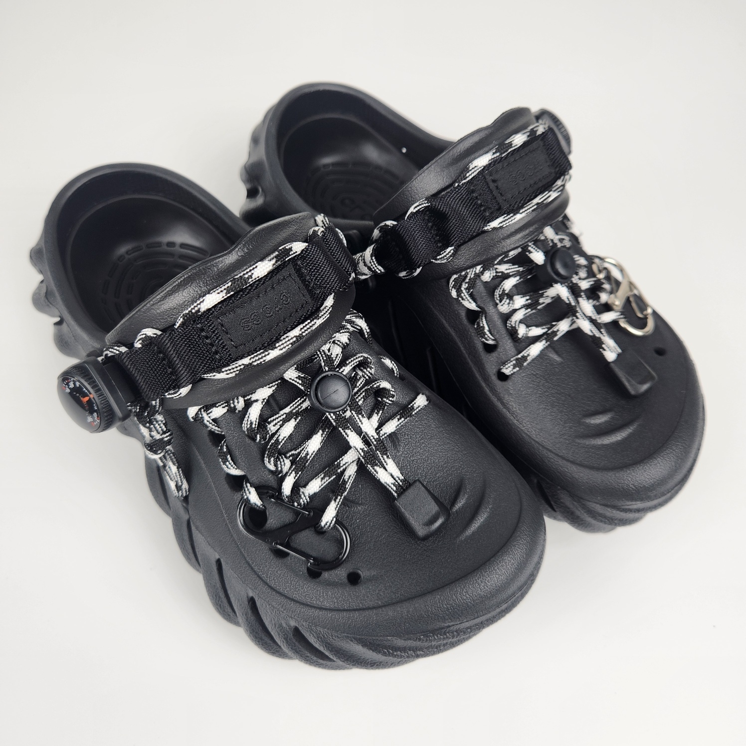 Crocs Echo Clog Black, Crocs Echo Clog Bone Black 착용 스타일 - 2