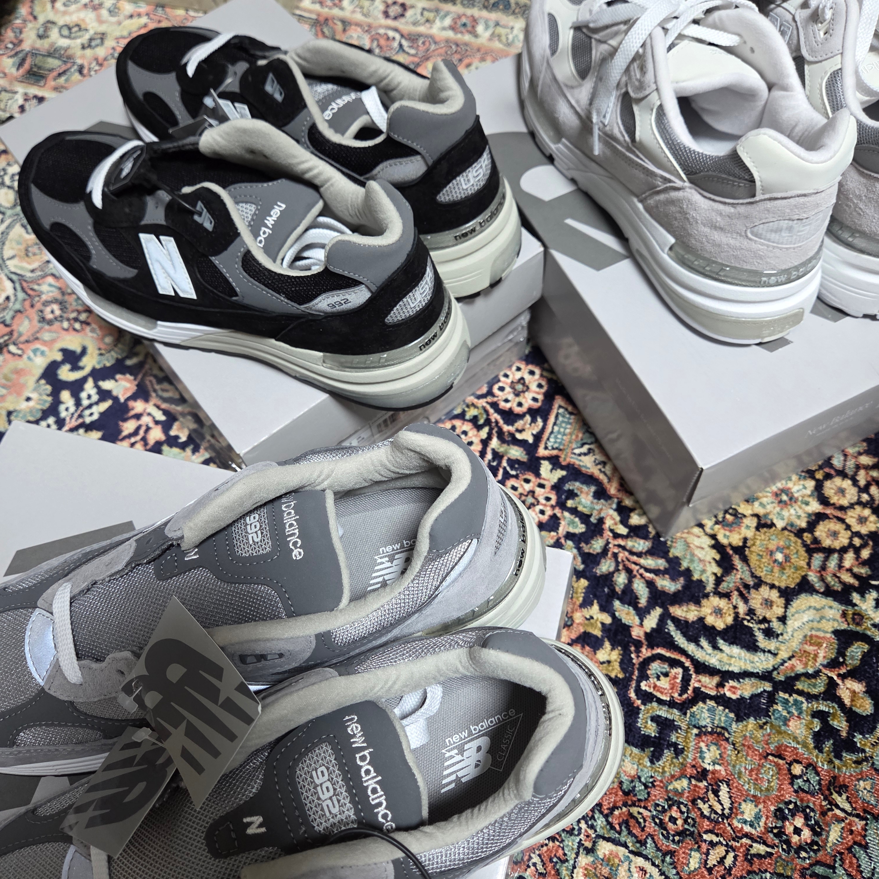 New Balance 992 Made in USA Core Grey Silver Metallic, New Balance 992 Made in USA Core Black Grey 착용 스타일