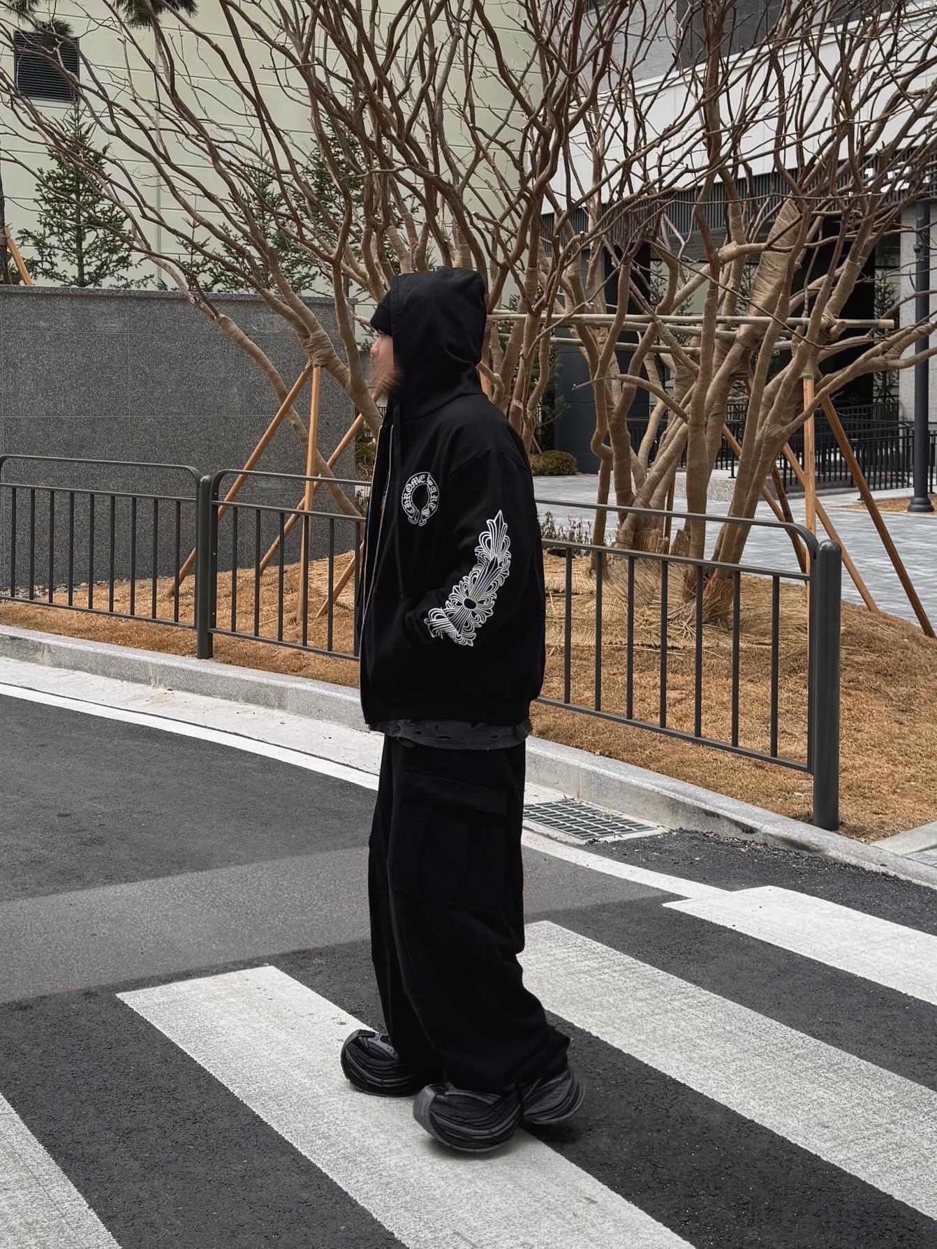 Chrome Hearts Horseshoe Floral Fleece Zip-Up Hoodie Black 착용 스타일