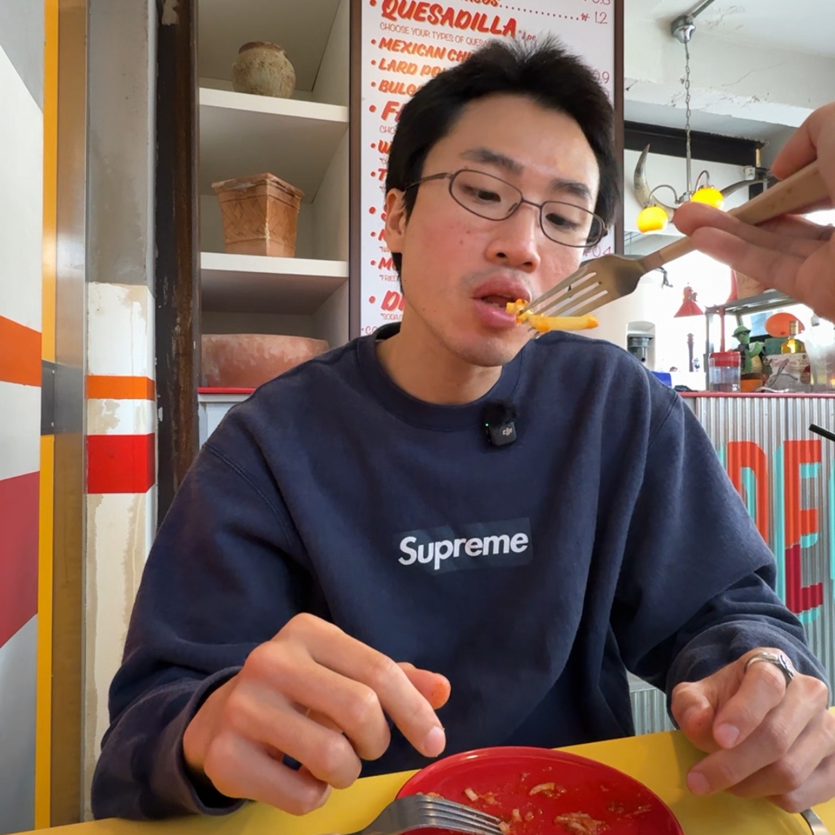 Supreme Washed Box Logo Crewneck Navy - 25SS, Supreme Regular Jean Washed Indigo - 25SS 착용 스타일 - 2