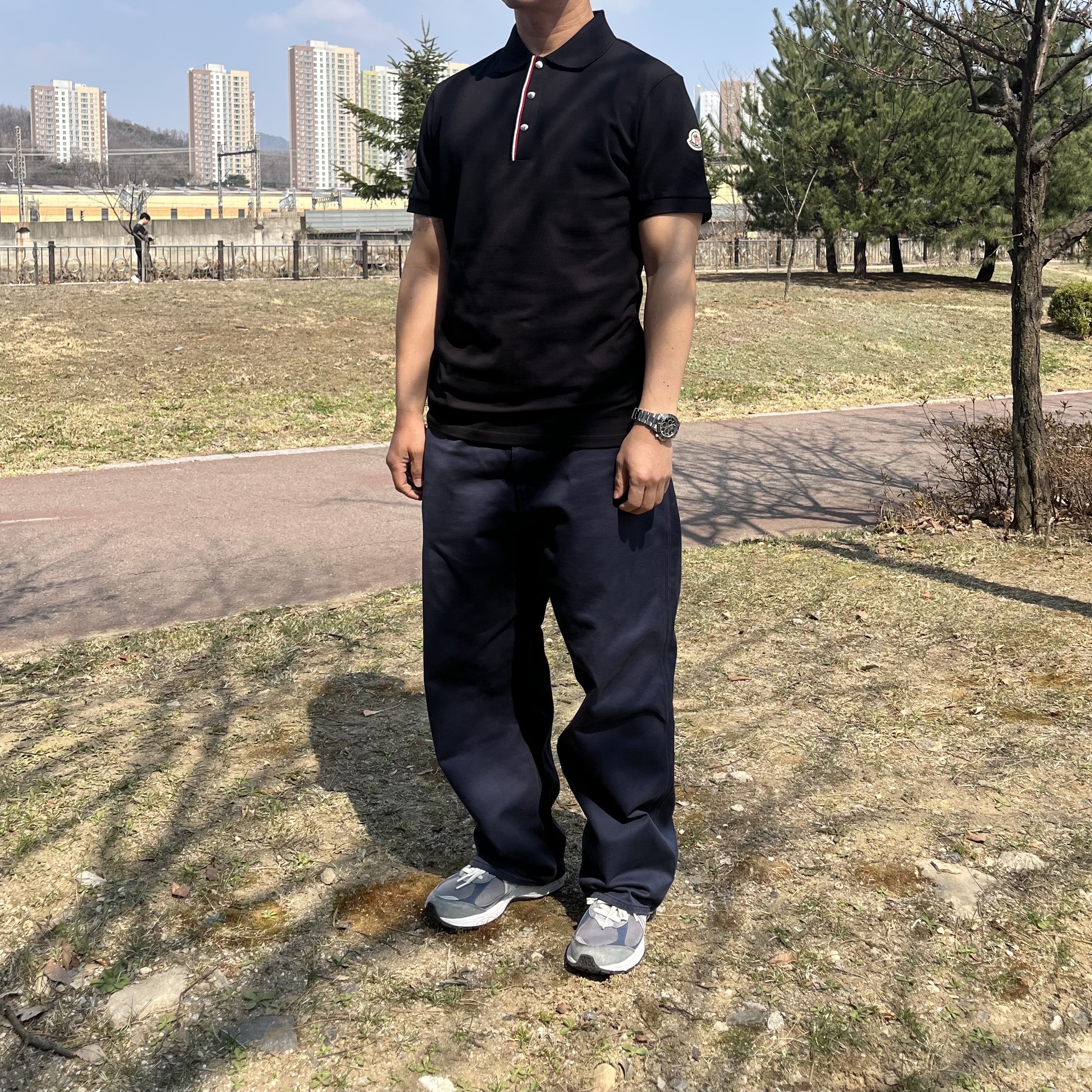 Moncler Logo Polo T-Shirt Black - 24SS, Ciota Cotton Twill Painter Pants Stone Bio Black - 24FW 착용 스타일 - 1