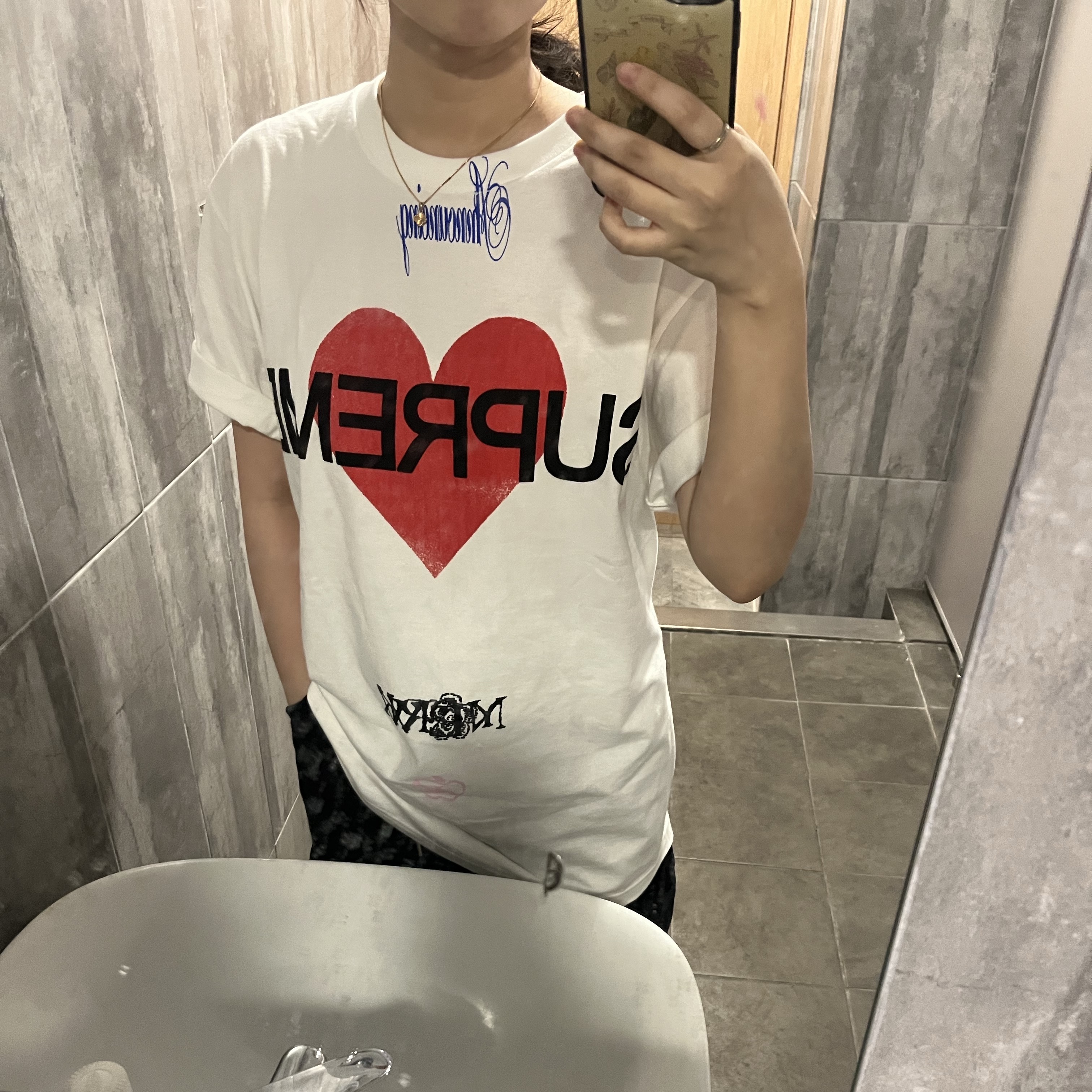 Supreme Announcing T-Shirt White - 25SS 착용 스타일