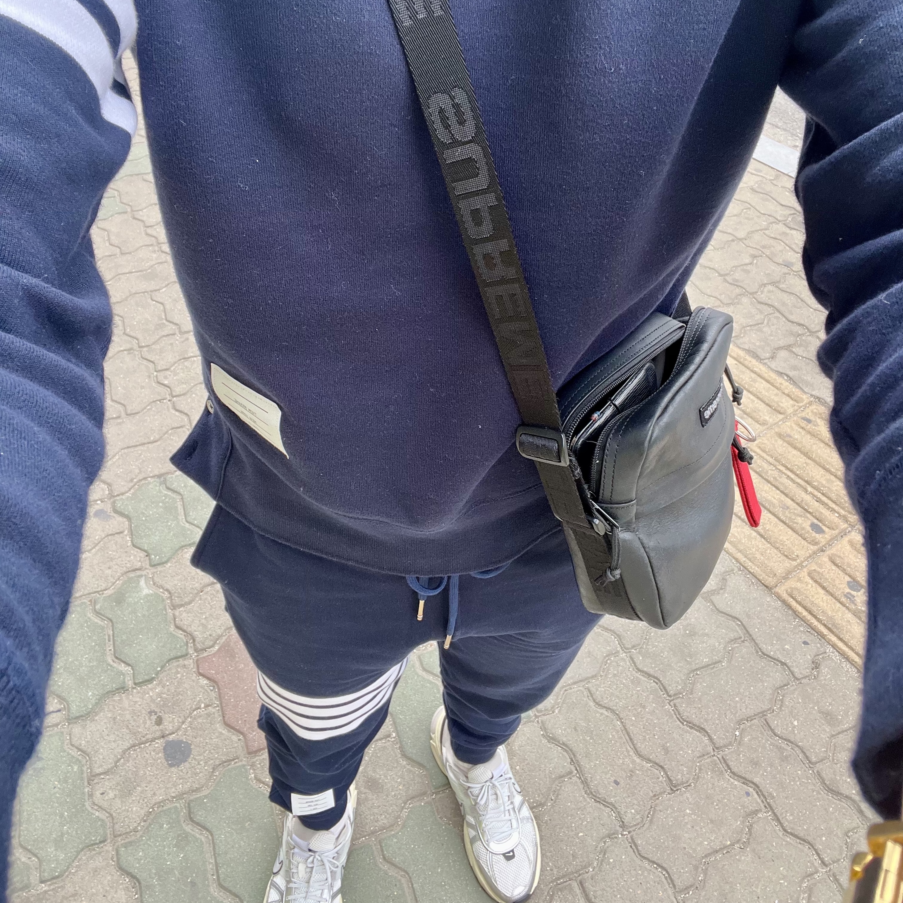 Thom Browne Classic Loopback Engineered 4-Bar Classic Sweatpants Navy 착용 스타일
