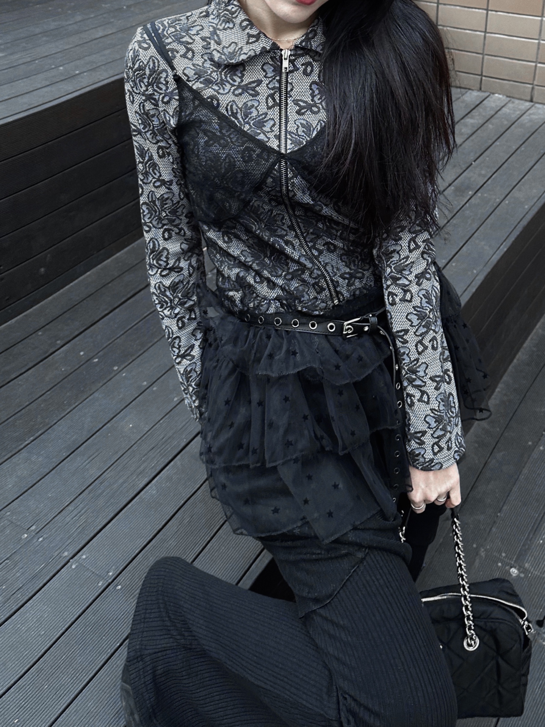 Prada Pocono Nylon Quilted Chain Shoulder Bag Black 착용 스타일 - 2