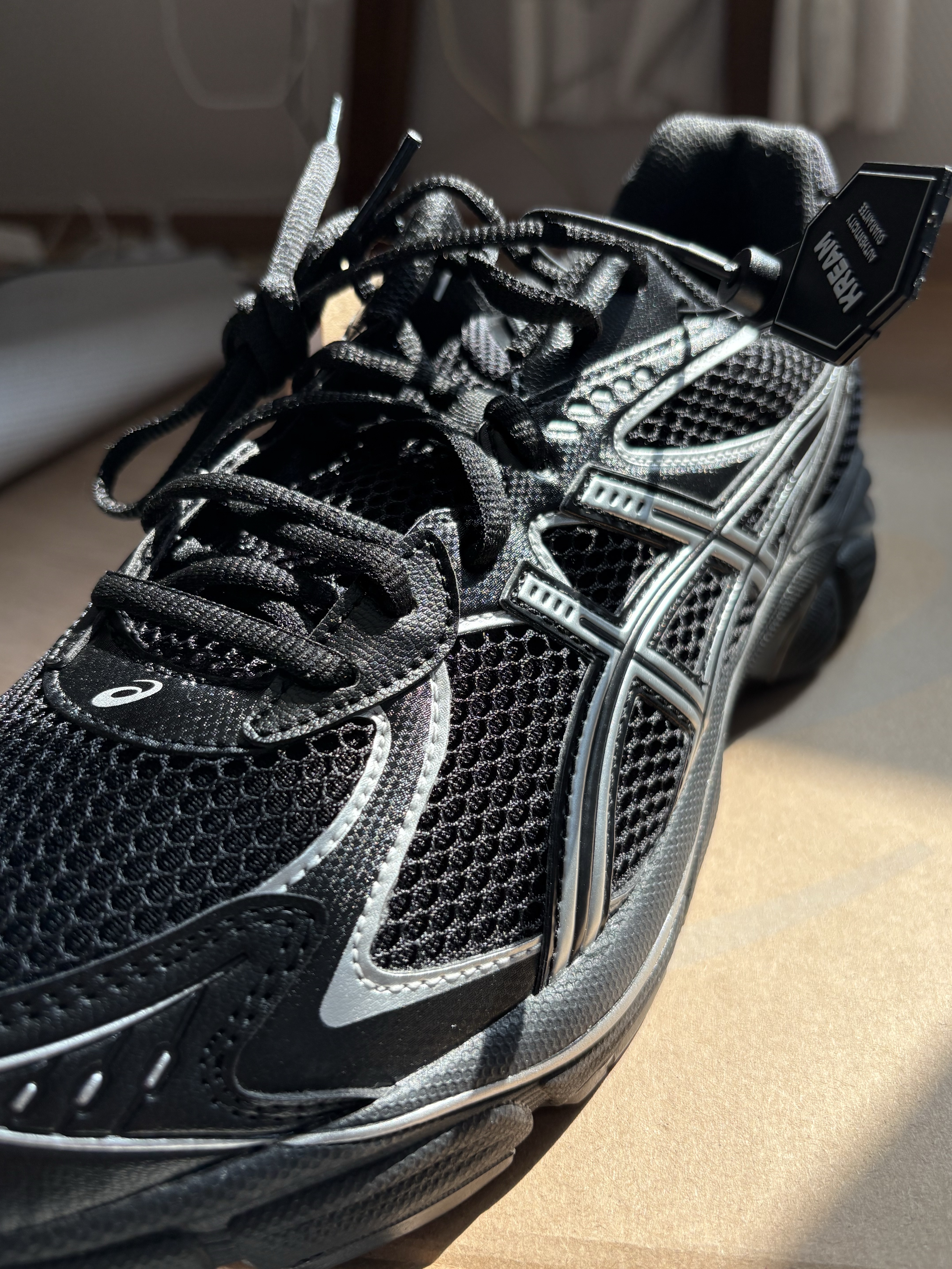 Asics GT-2160 Black Pure Silver 착용 스타일 - 1