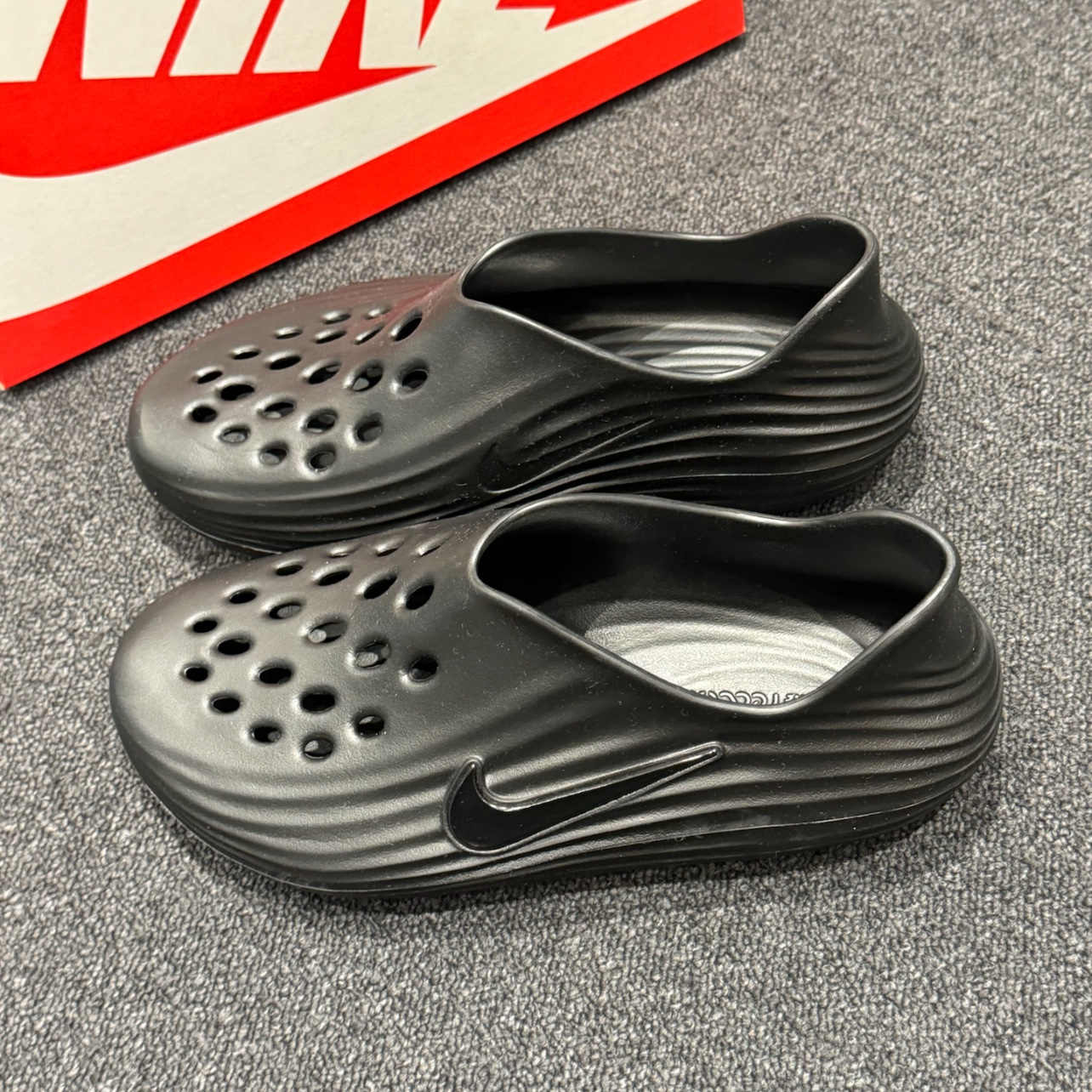 Nike ReactX Rejuven8 Triple Black 착용 스타일