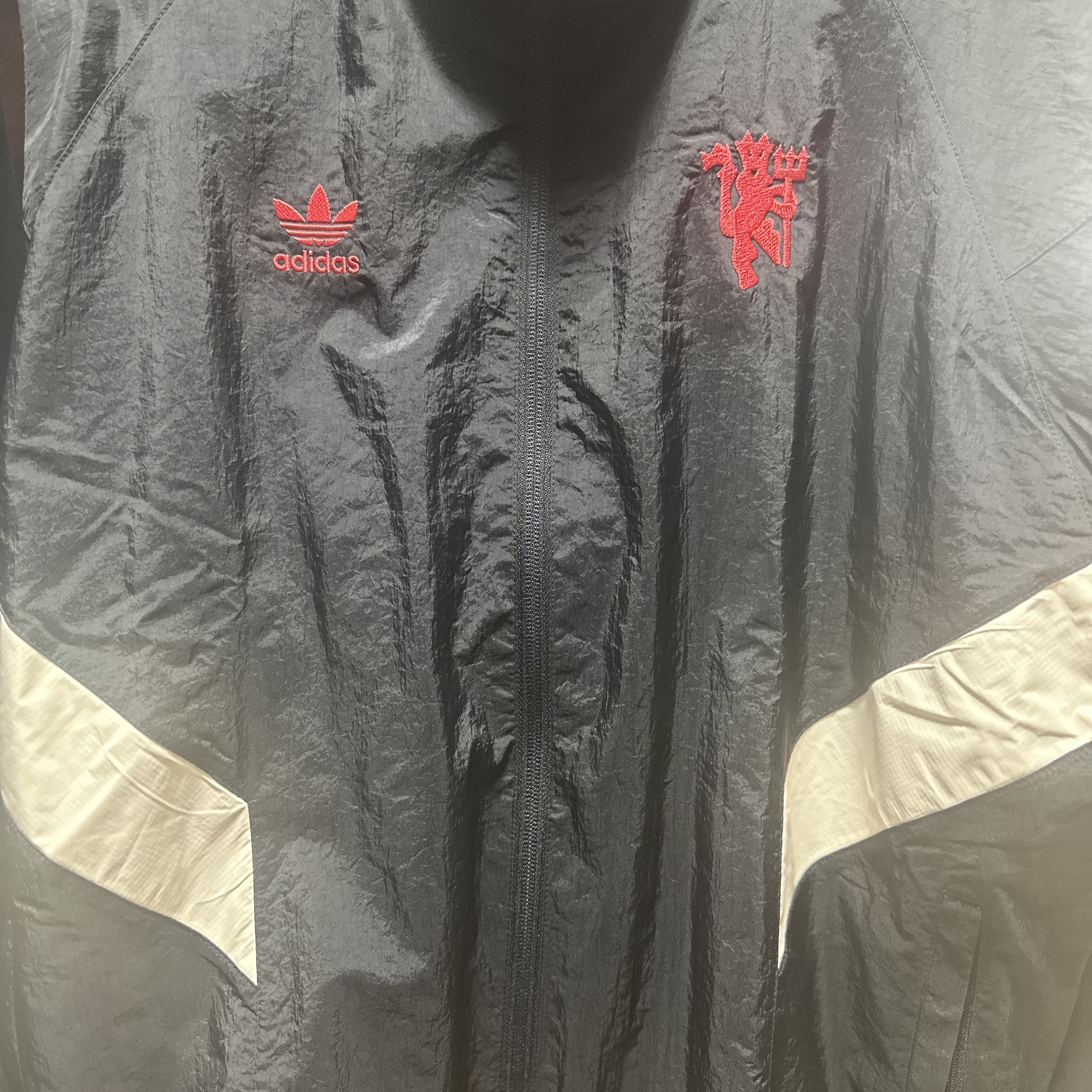 Adidas Manchester United Originals Track Top Black Red - KR Sizing 착용 스타일 - 1