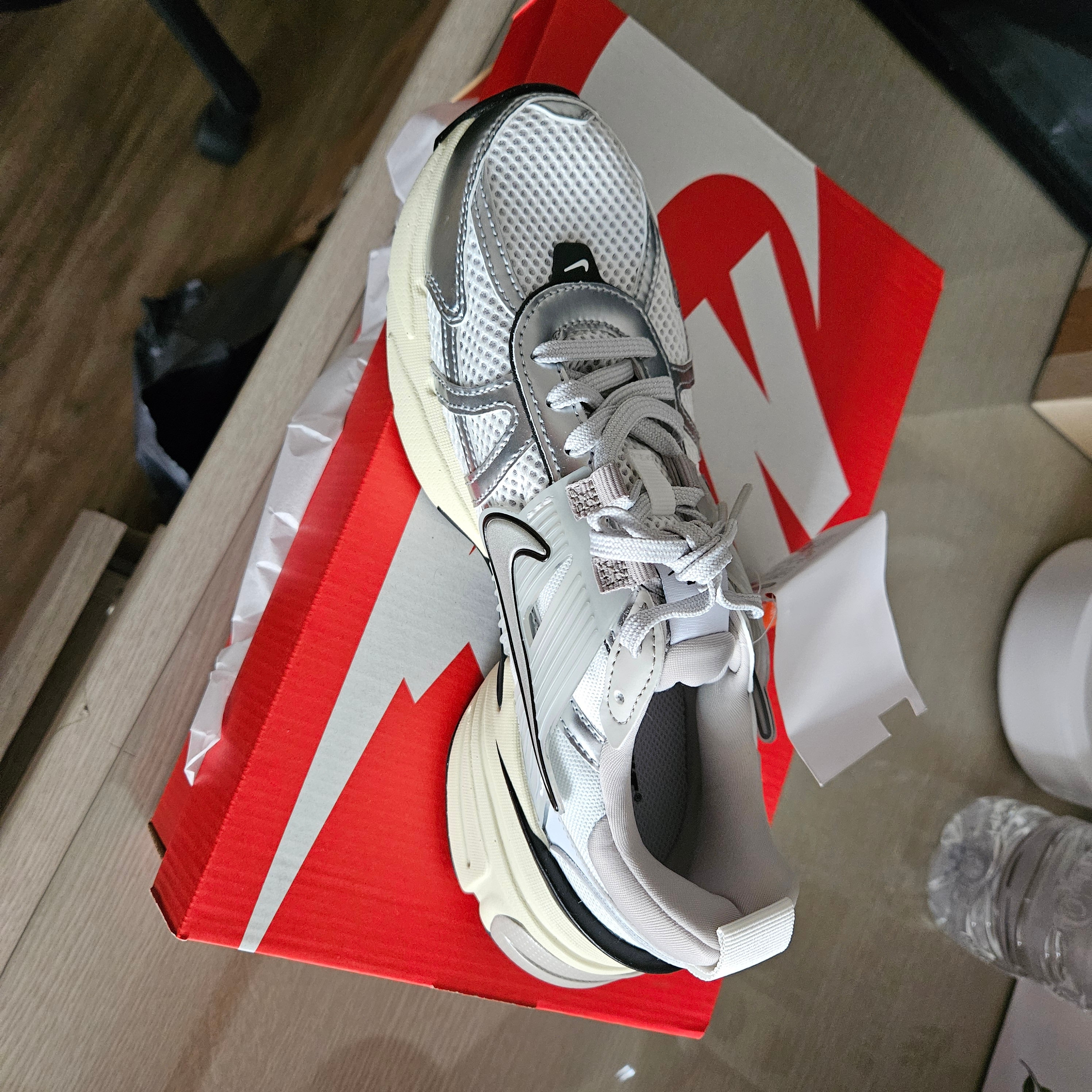Nike V2K Run Summit White Metallic Silver 착용 스타일