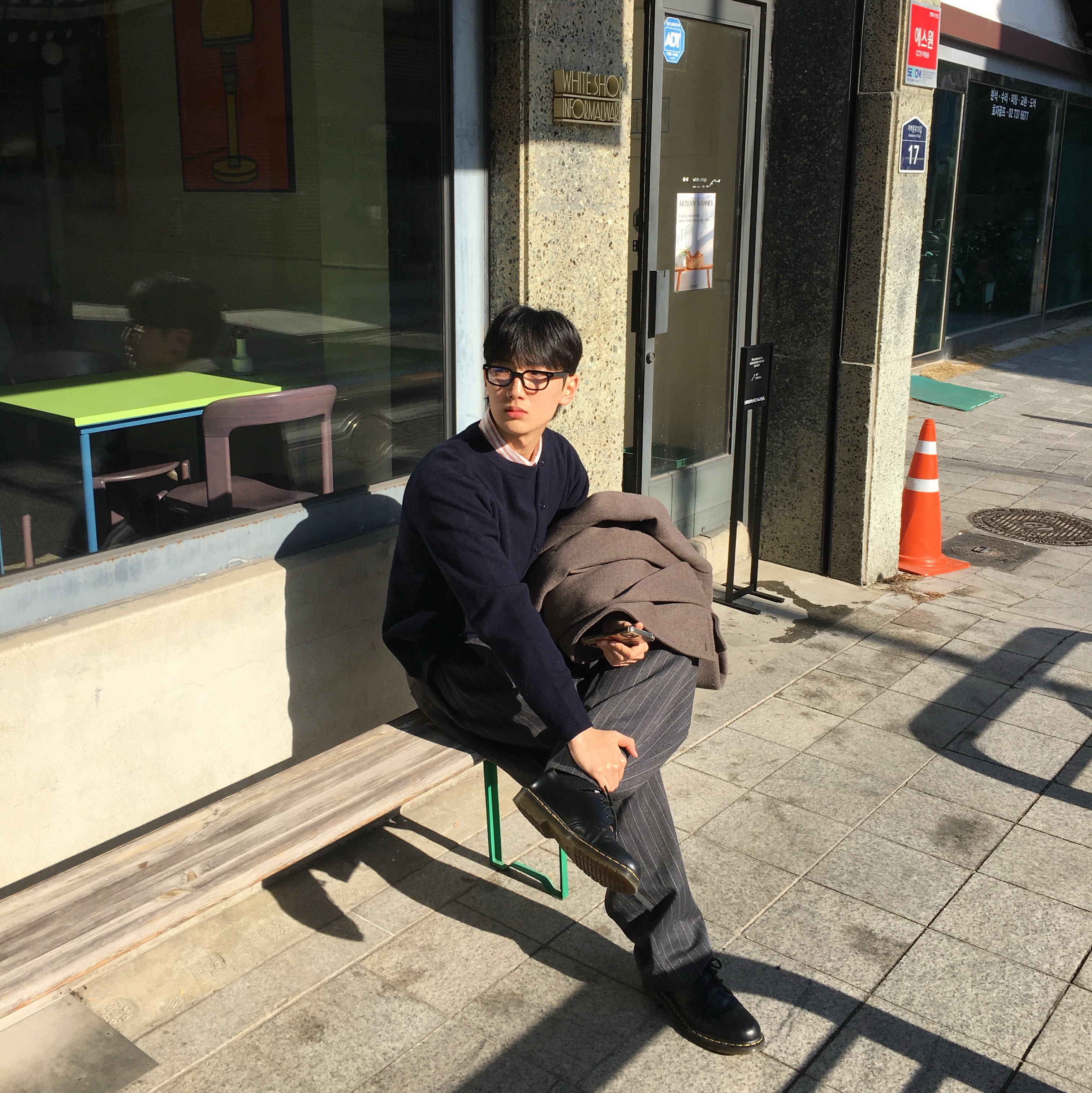 Dr. Martens 1461 Smooth Black 착용 스타일 - 1